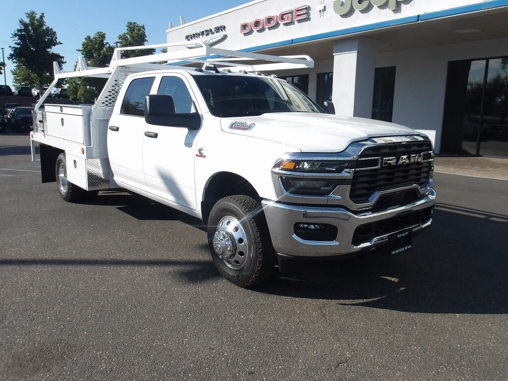 New 2025 Ram 3500 Chassis Cab 3500 TRADESMAN CREW CAB CHASSIS 4X4 60' CA Crew Cab