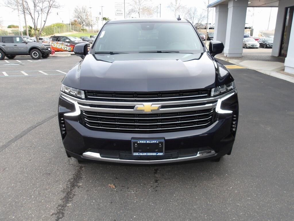 2023 Chevrolet Suburban LT photo 3