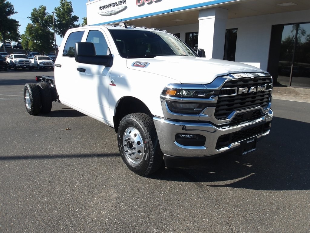 New 2025 Ram 3500 Chassis Cab 3500 TRADESMAN CREW CAB CHASSIS 4X4 60' CA Crew Cab