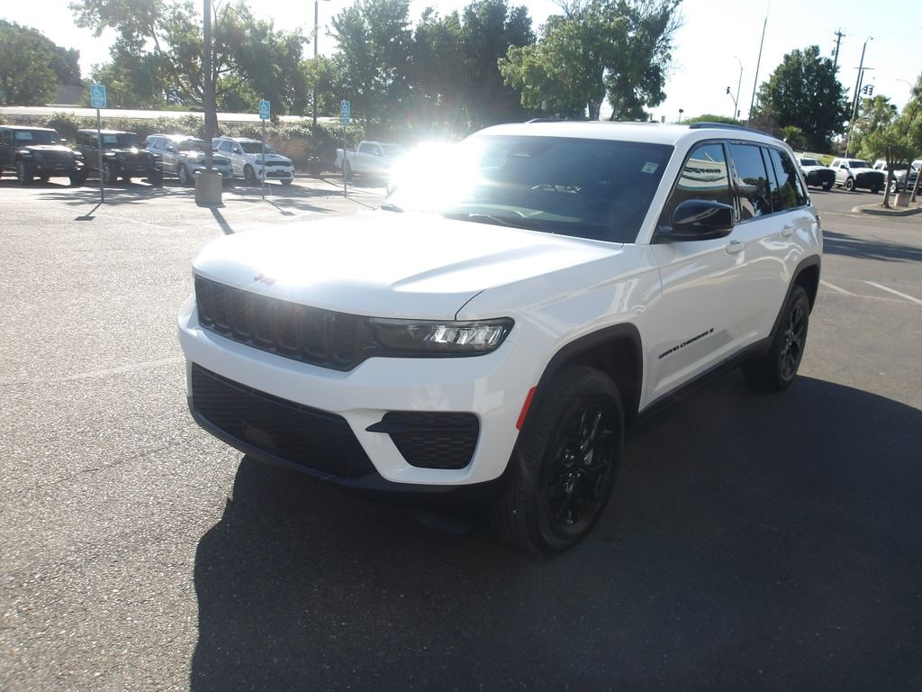 Used 2025 Jeep Grand Cherokee Altitude SUV