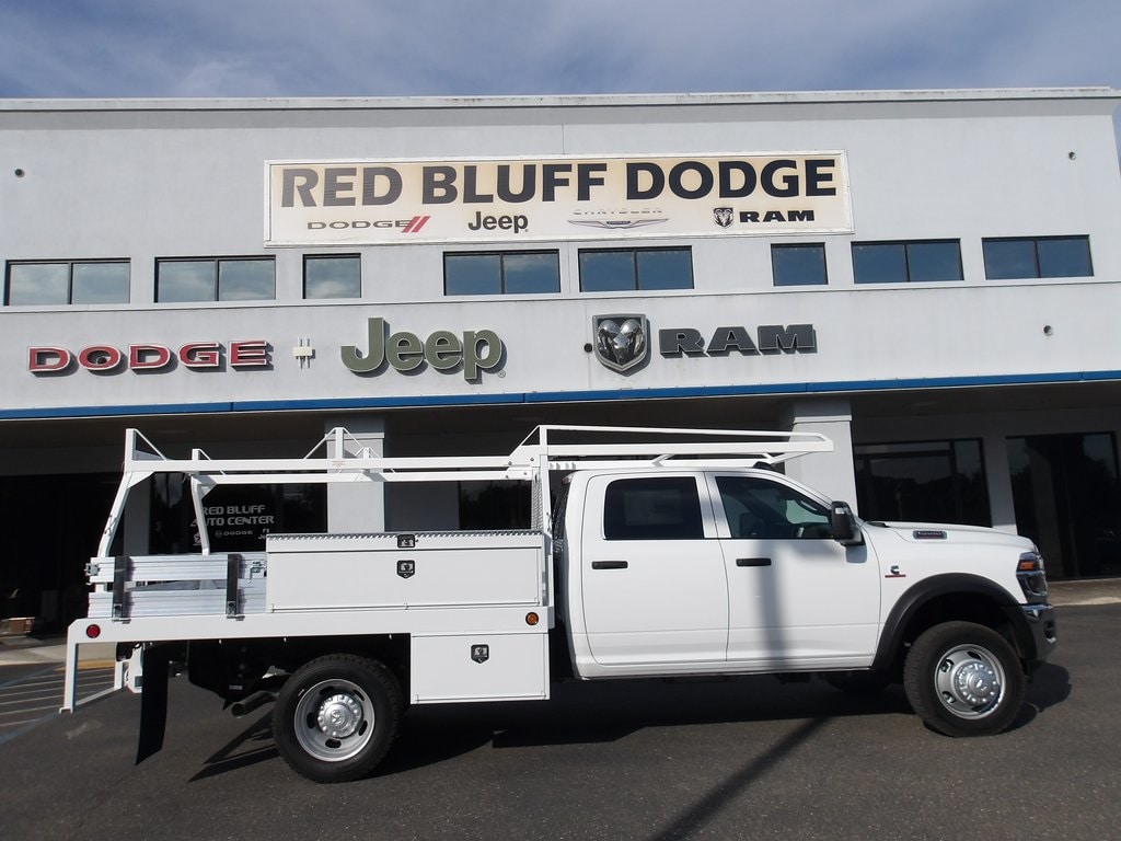 New 2025 Ram 5500 Chassis Cab 5500 TRADESMAN CHASSIS CREW CAB 4X4 60' CA Crew Cab