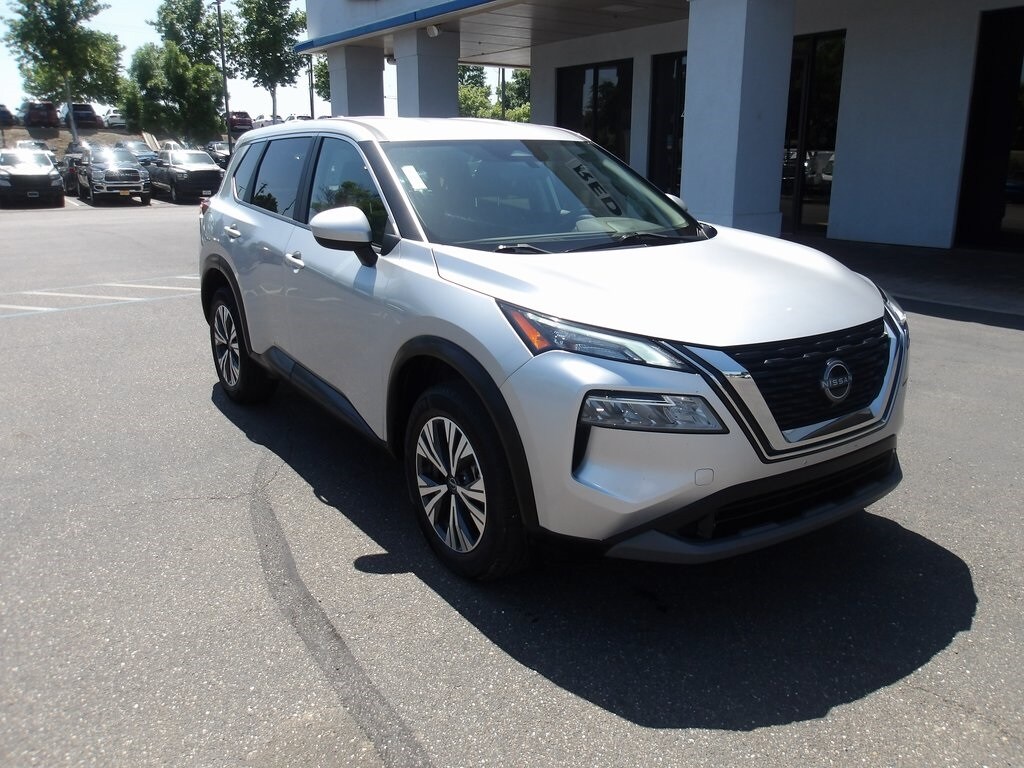 2023 Nissan Rogue SV photo 2