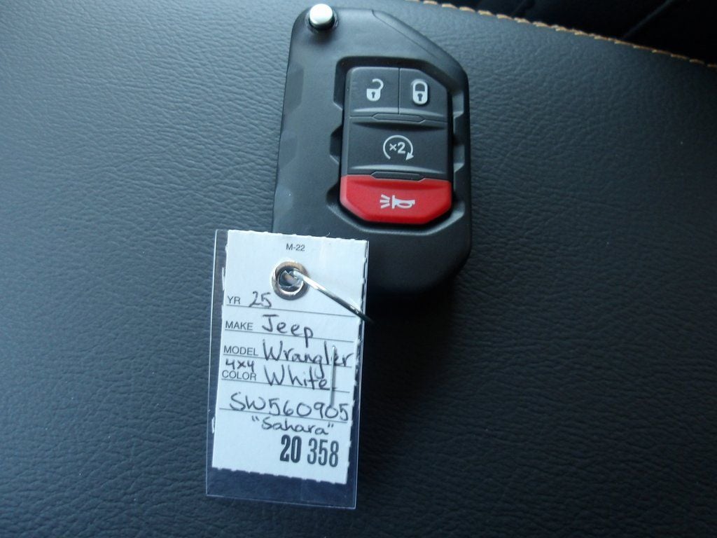 2025 Jeep Wrangler 4-Door Sahara - Photo 22