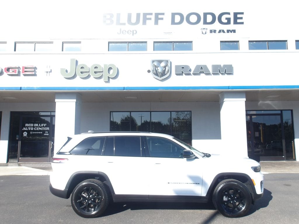 2025 Jeep Grand Cherokee Altitude 4x4's photo