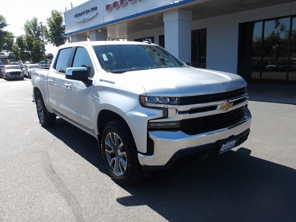 2020 Chevrolet Silverado LT photo 2