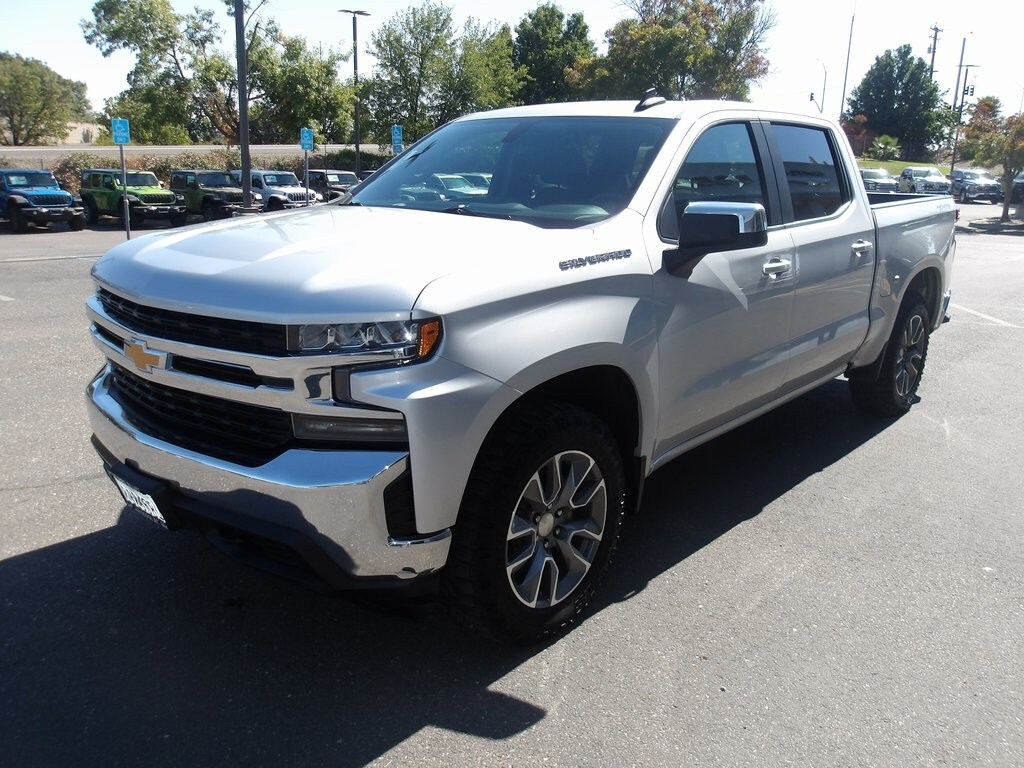 2020 Chevrolet Silverado LT photo 4