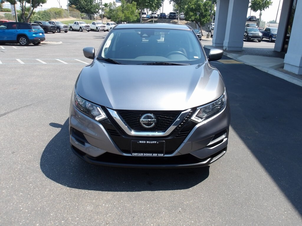 2022 Nissan Rogue Sport S photo 2
