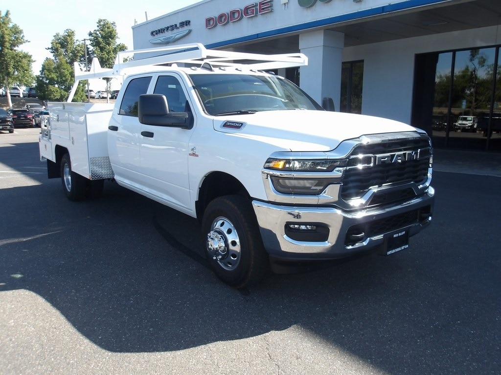 New 2025 Ram 3500 Chassis Cab 3500 TRADESMAN CREW CAB CHASSIS 4X4 60' CA Crew Cab
