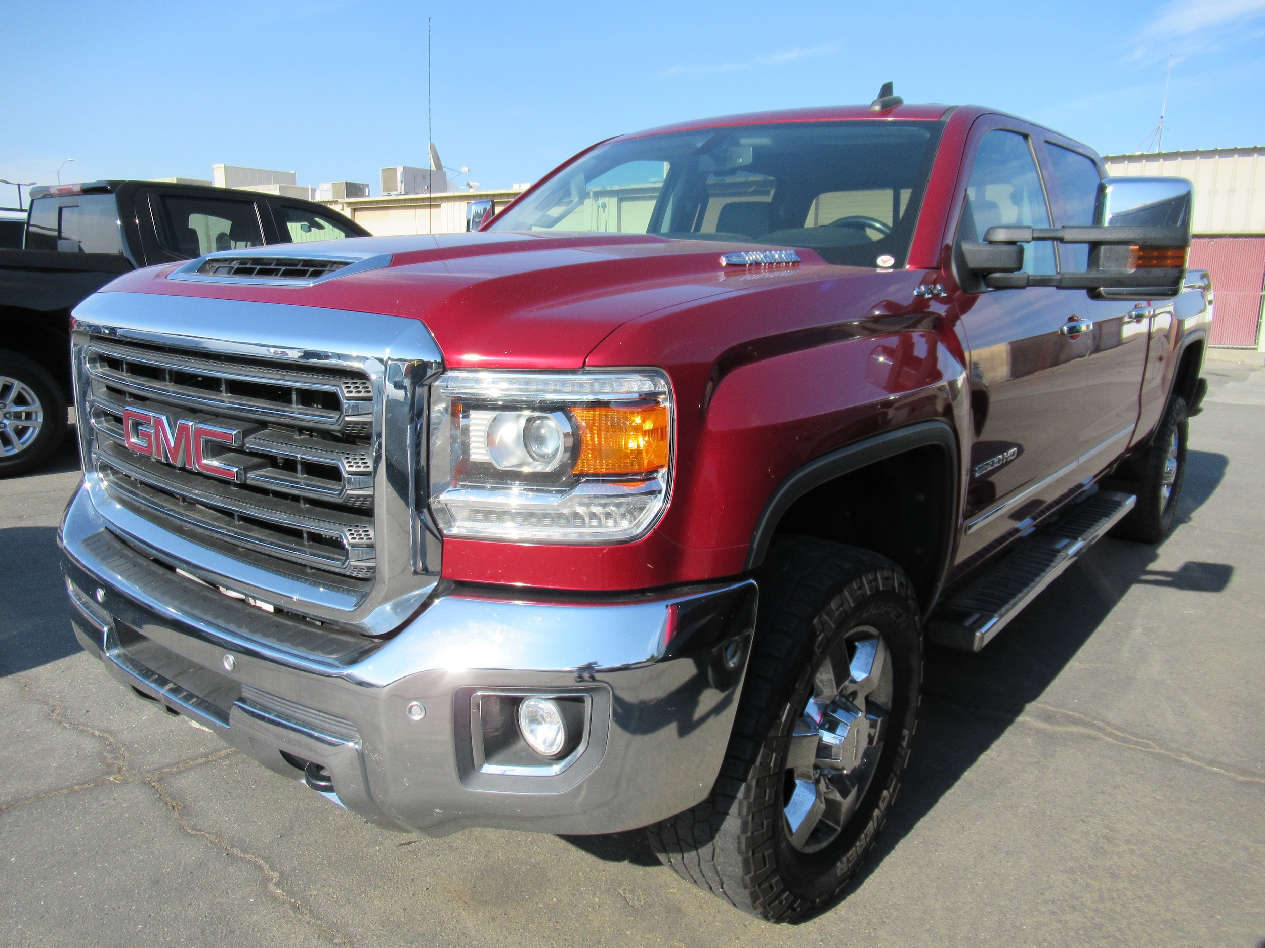 Used 2018 GMC Sierra 2500HD SLT with VIN 1GT12TEY6JF125565 for sale in Corning, CA