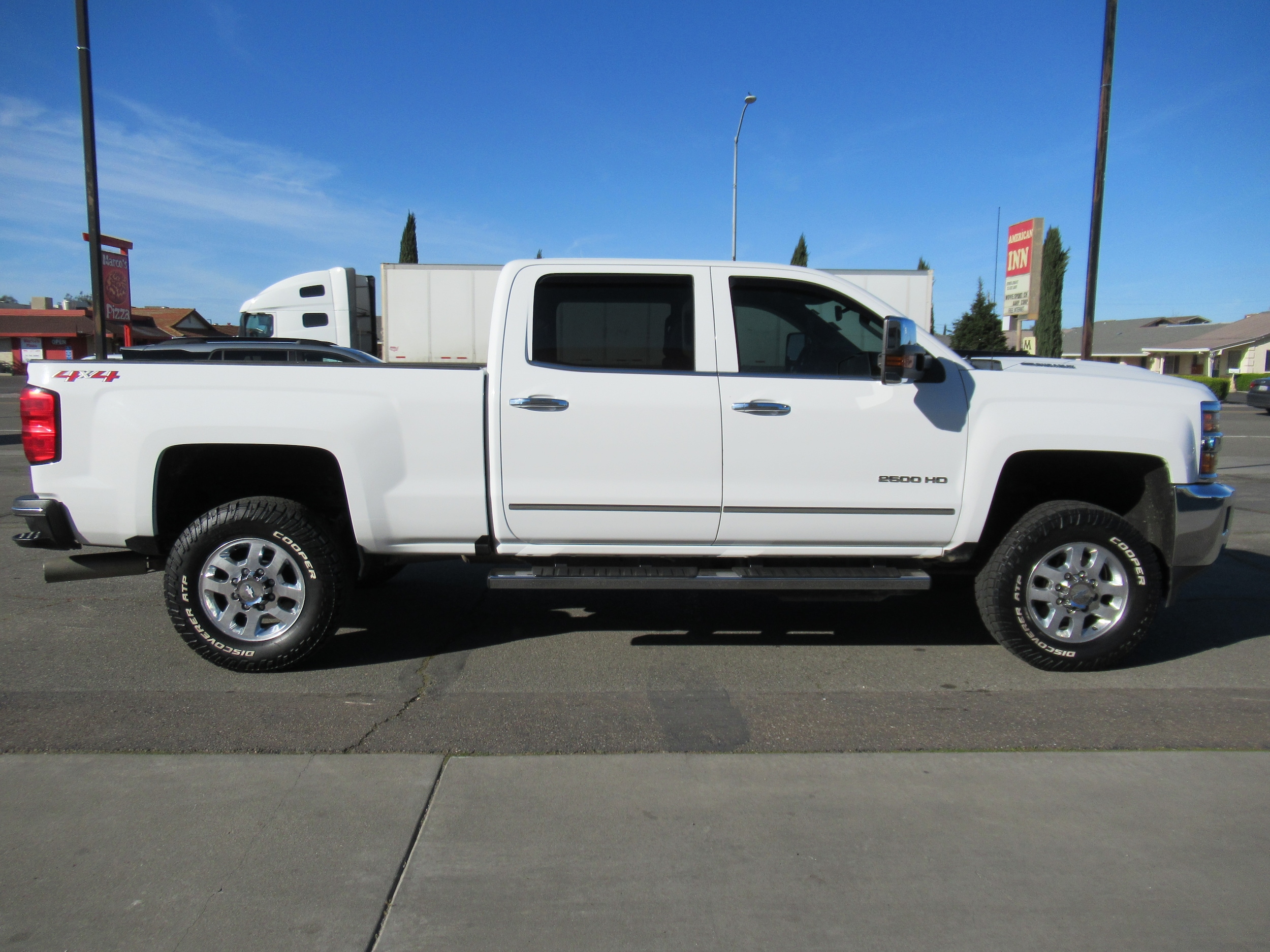 2018 Chevrolet Silverado 2500HD Leather photo 6