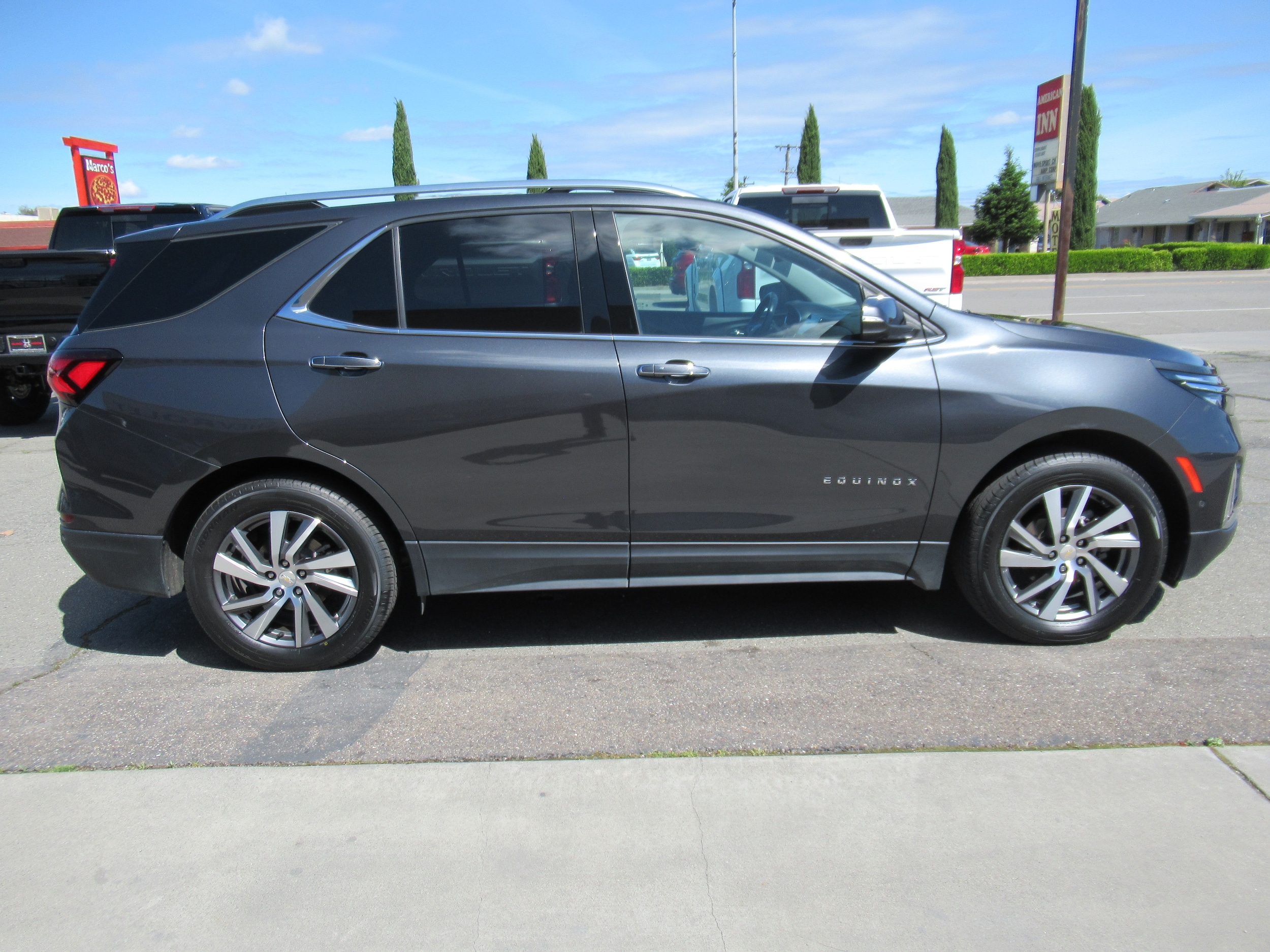 2022 Chevrolet Equinox Leather photo 5