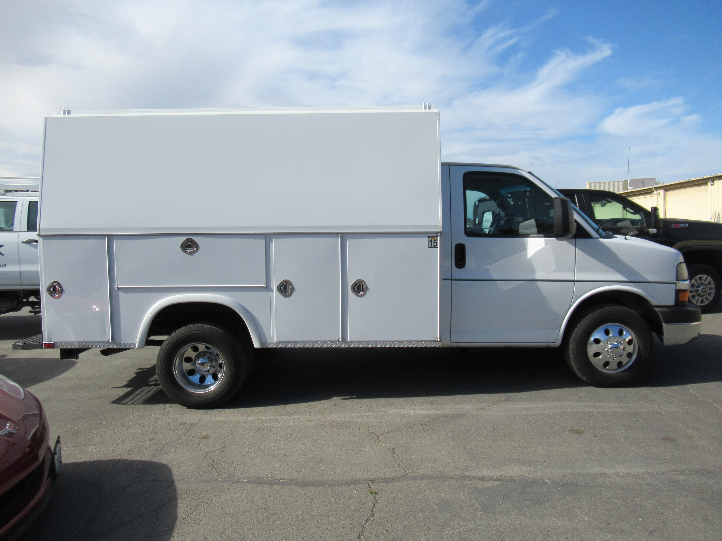 2016 Chevrolet Express 3500 Cutaway photo 3