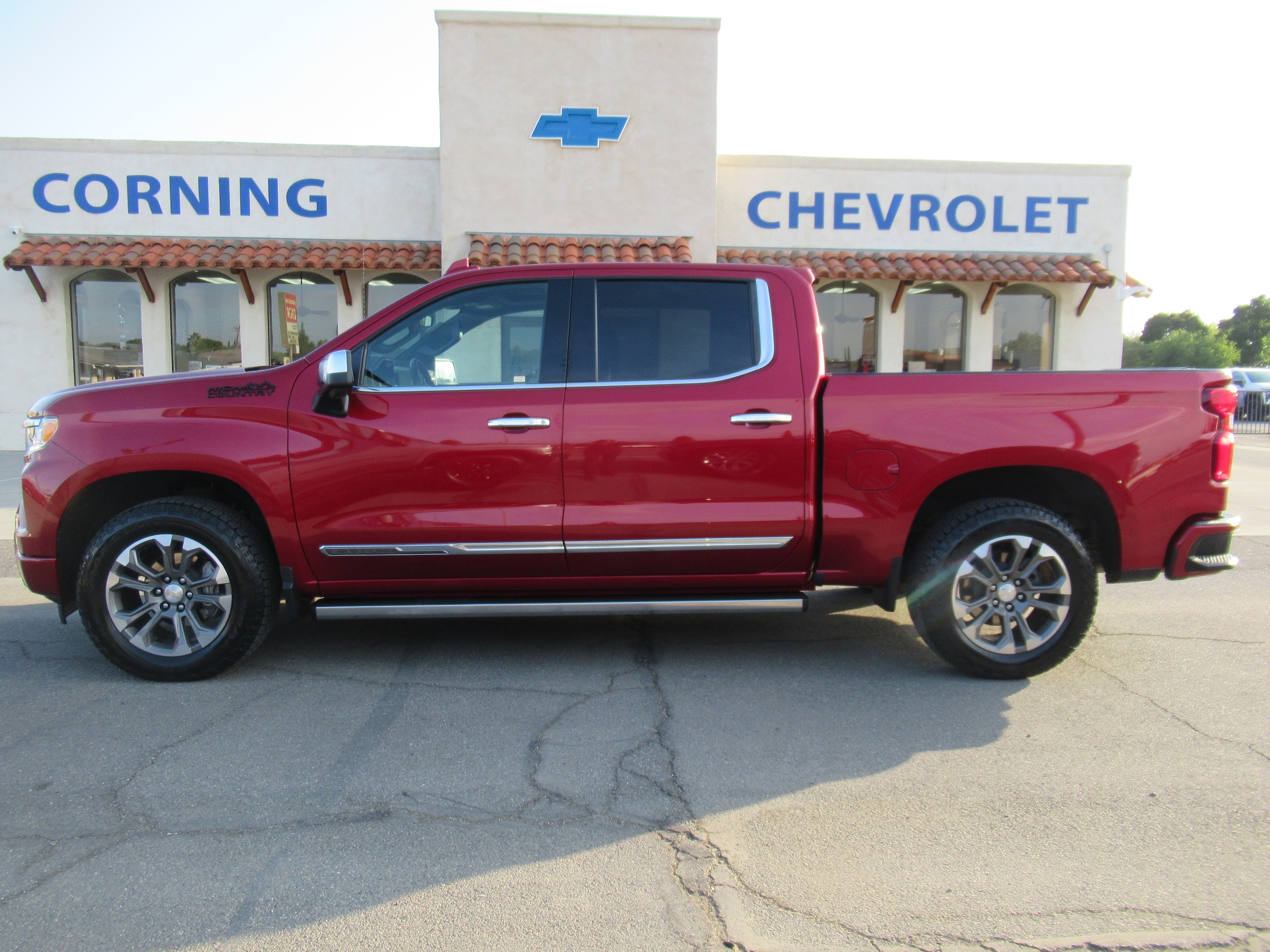 2022 Chevrolet Silverado 1500 Leather photo 2