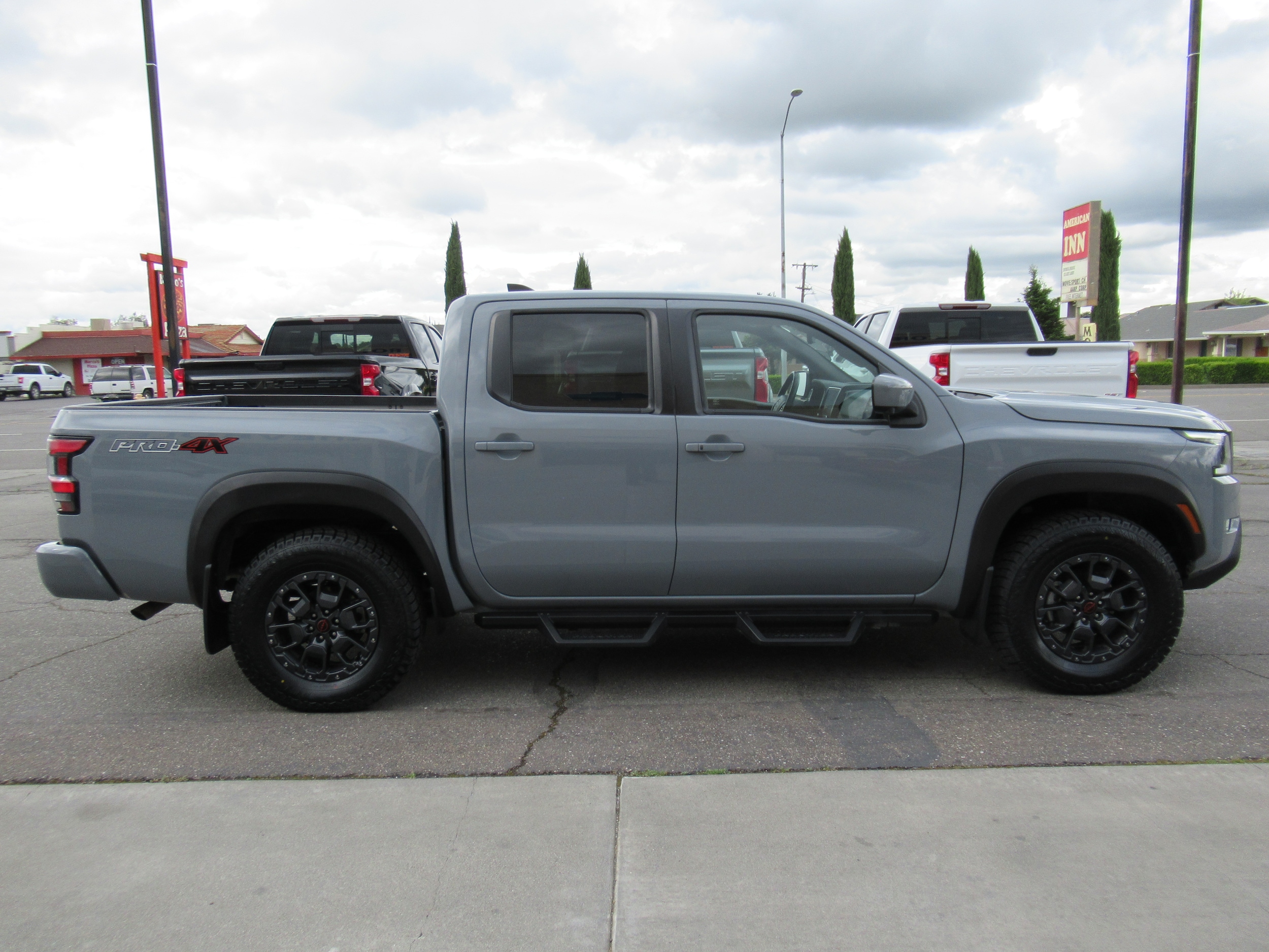 2023 Nissan Frontier Leather photo 4