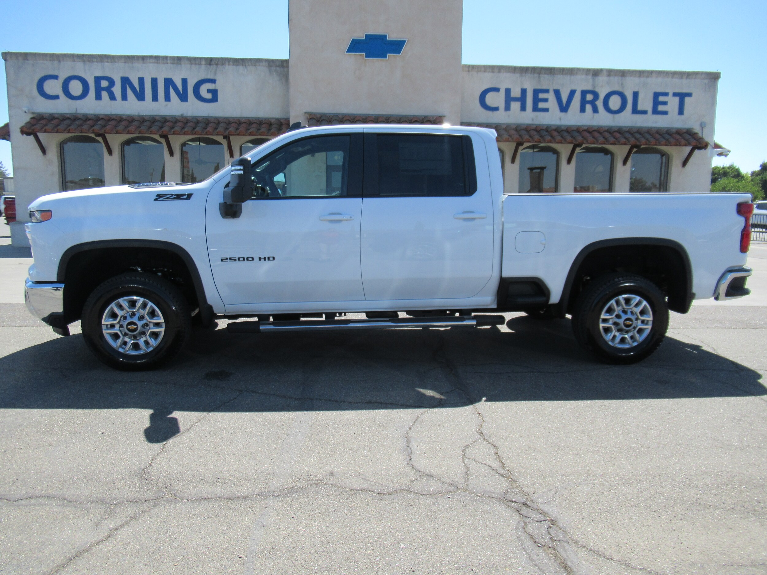 2025 Chevrolet Silverado 2500HD LT photo 2
