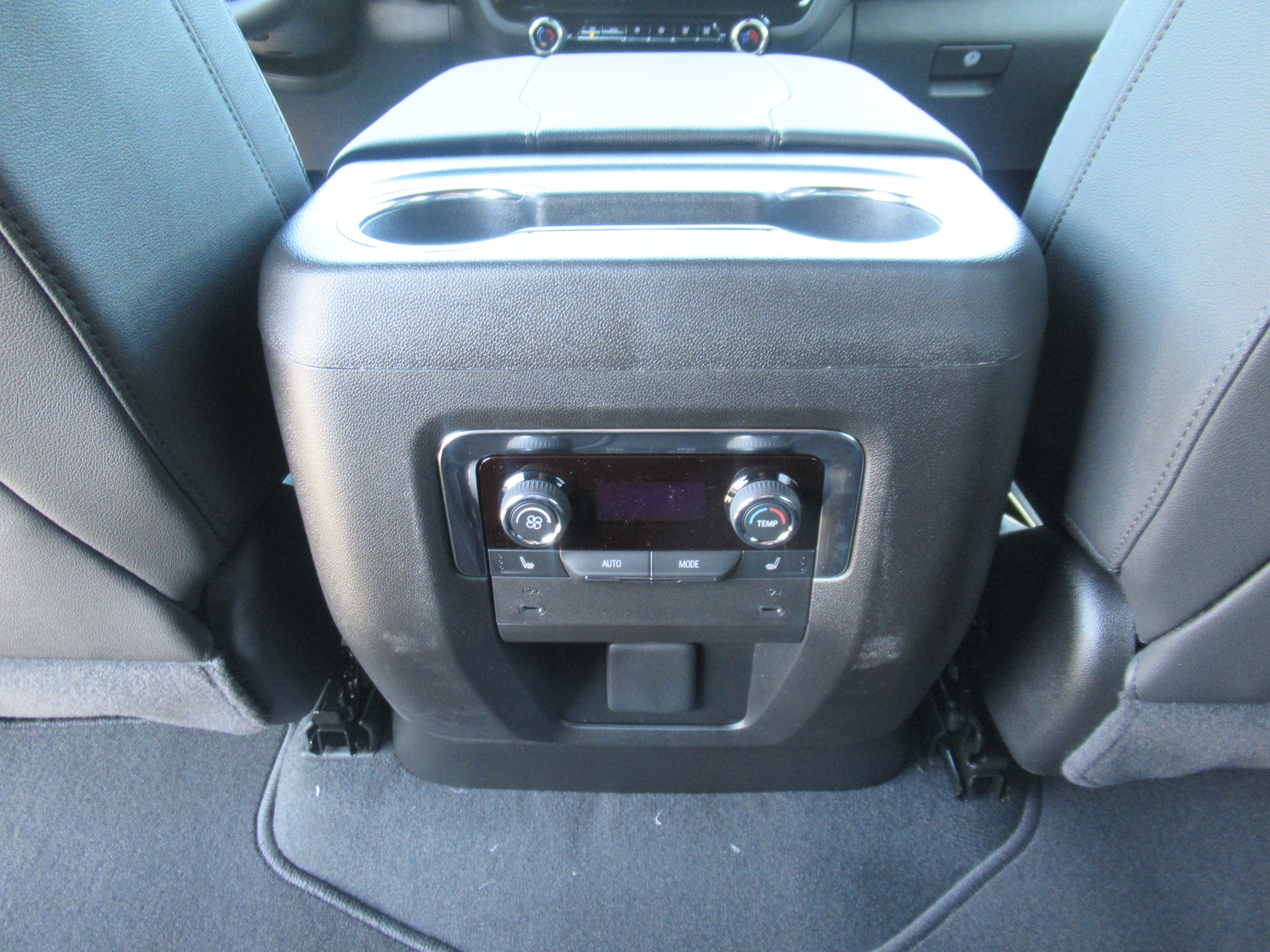2025 Chevrolet Suburban Premier - Photo 16