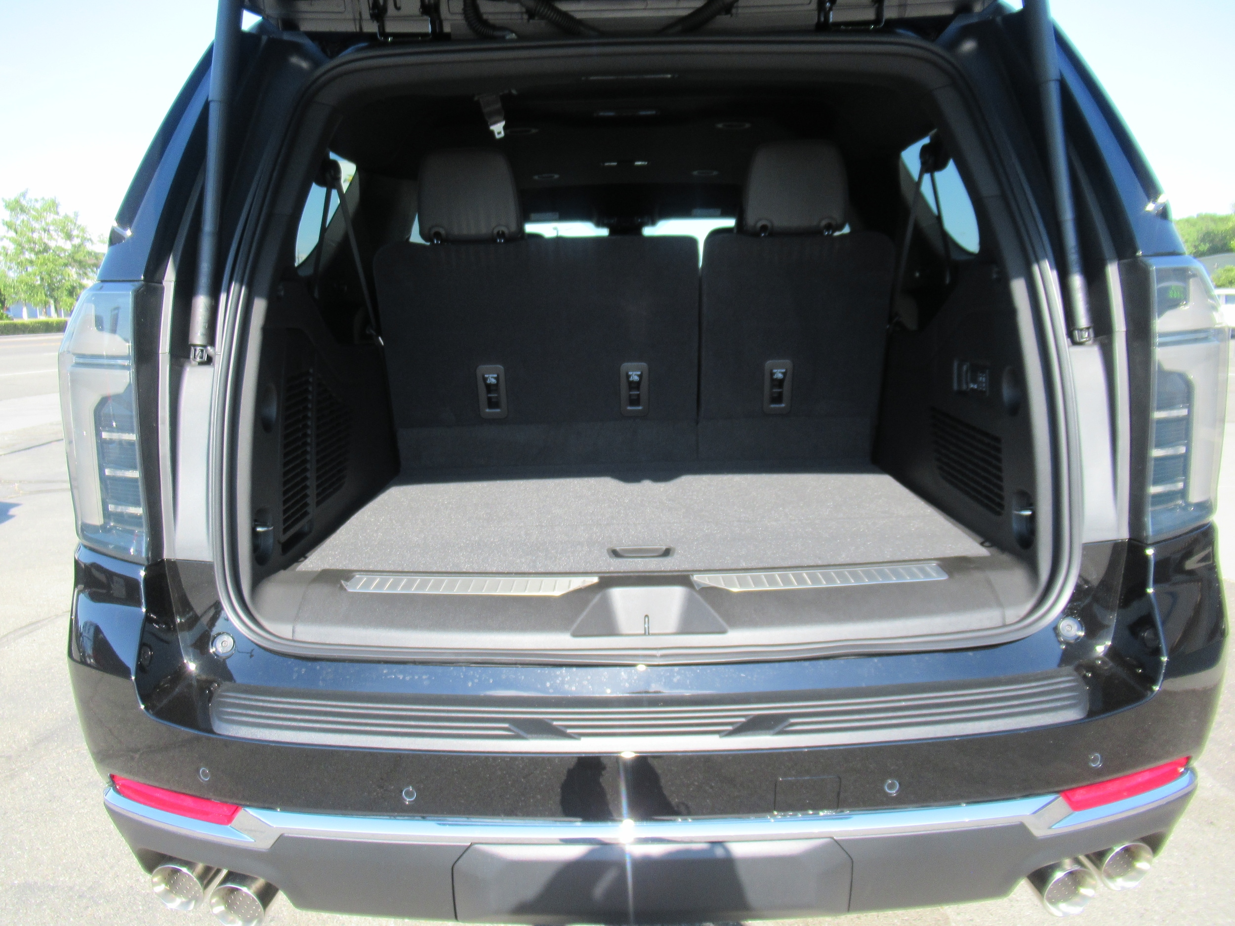 2025 Chevrolet Suburban Premier - Photo 18