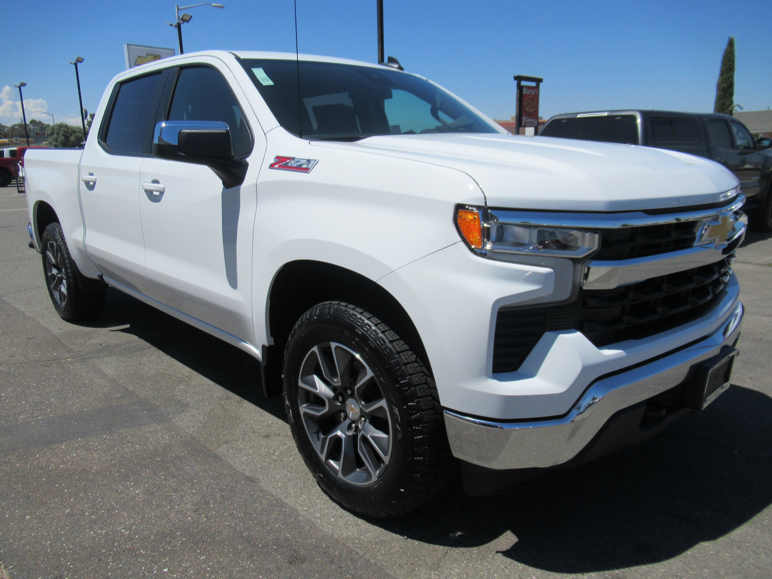 2025 Chevrolet Silverado 1500 LT photo 3