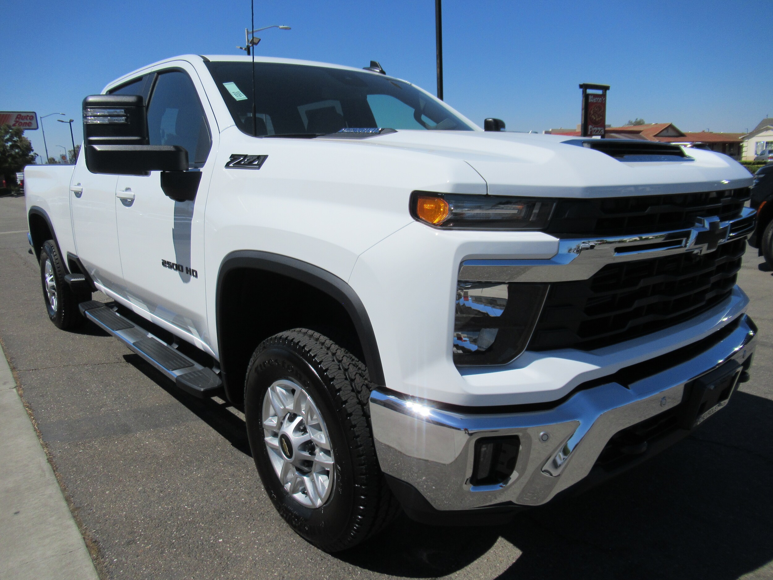 2025 Chevrolet Silverado 2500HD LT photo 4