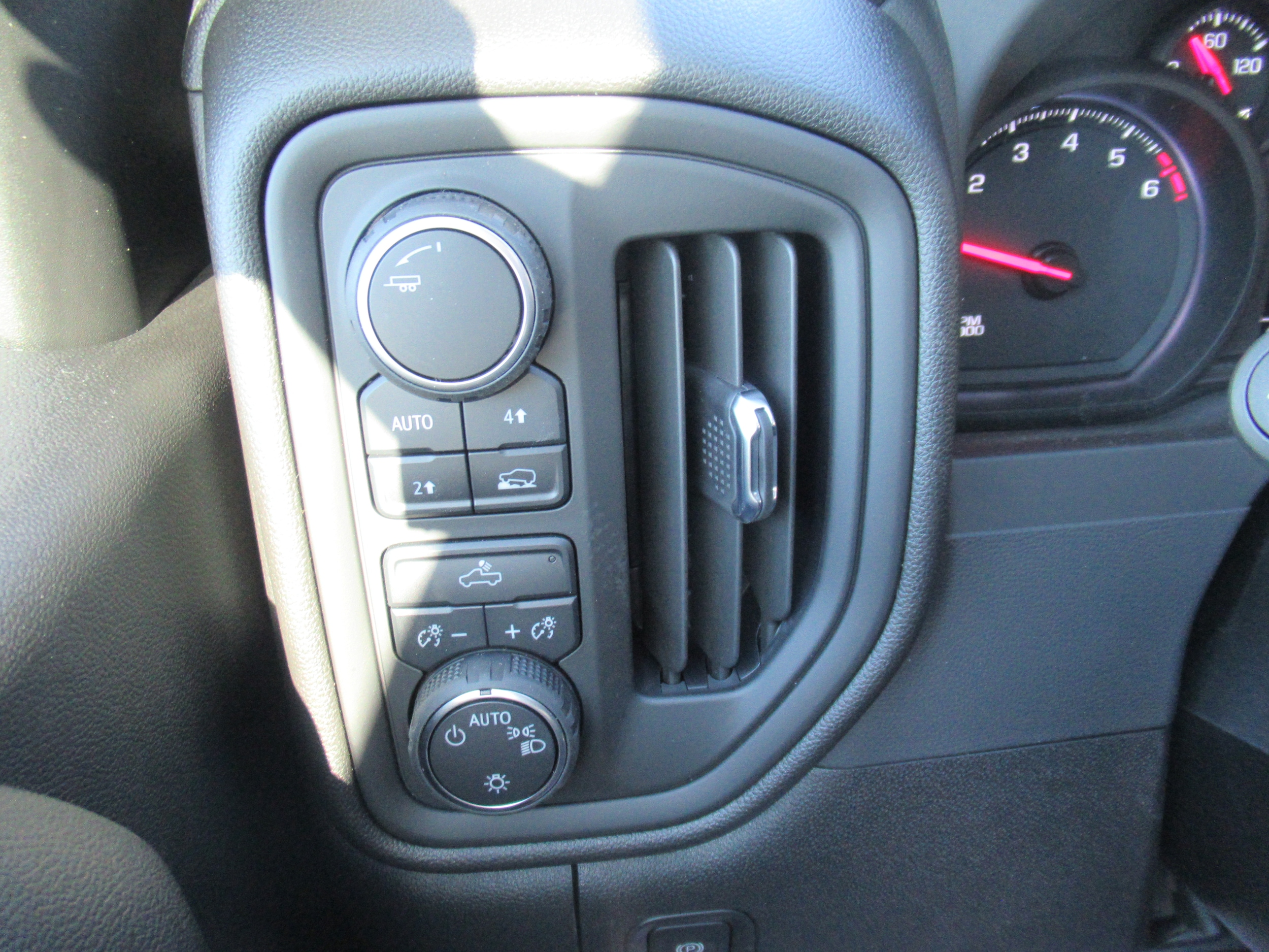 2025 Chevrolet Silverado 1500 Custom - Photo 12