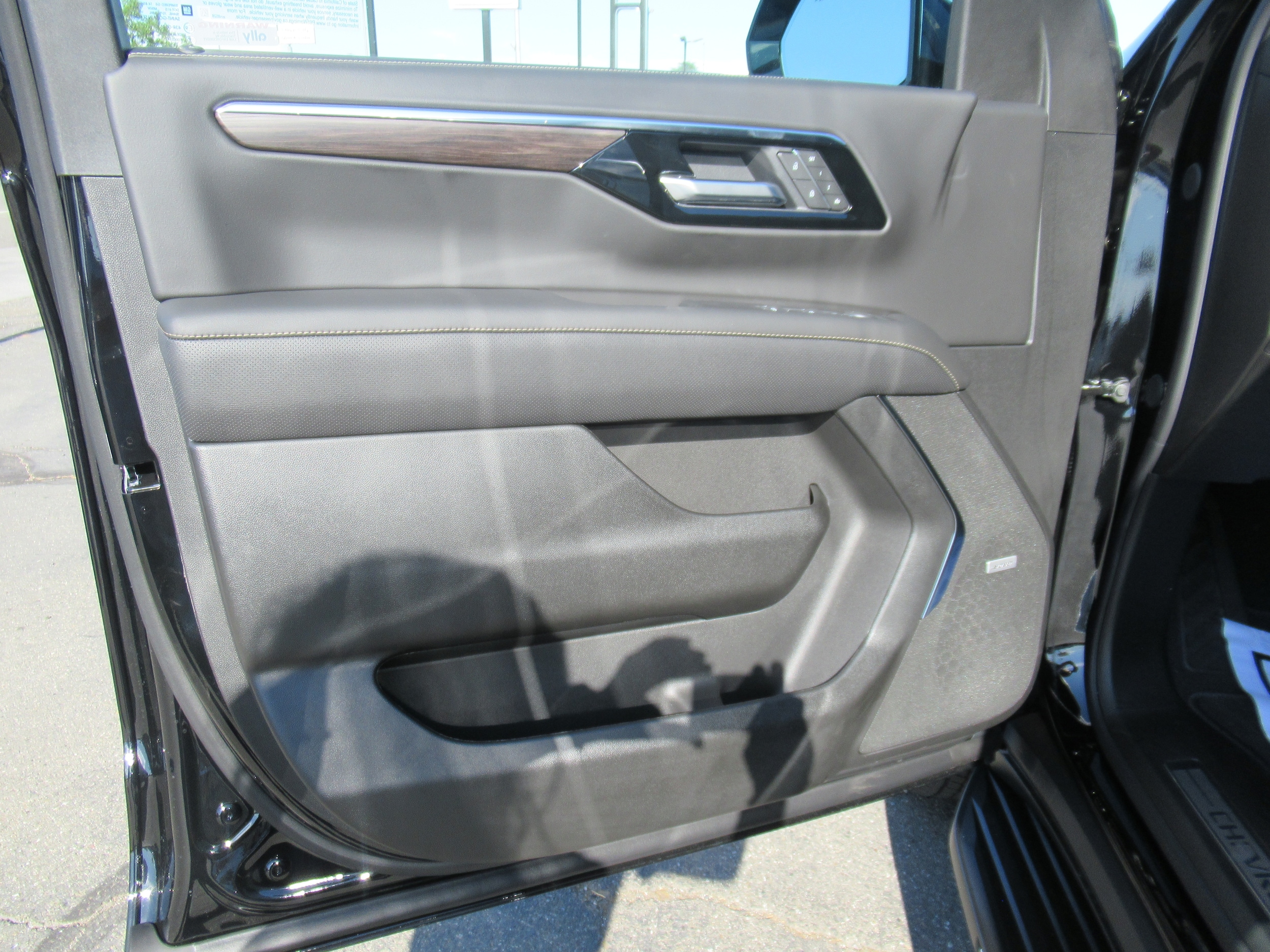 2025 Chevrolet Suburban Premier - Photo 8