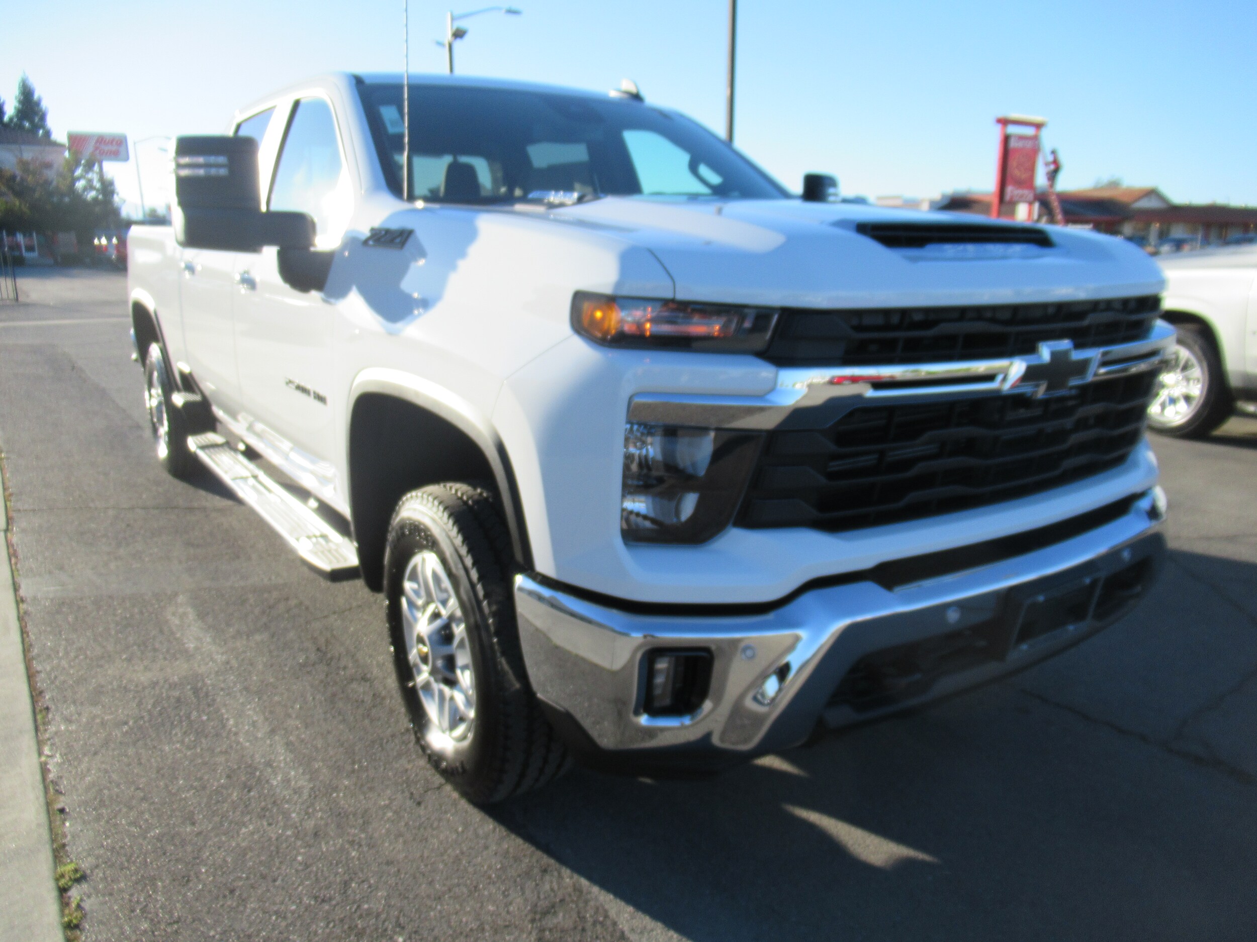 2025 Chevrolet Silverado 2500HD LT photo 2