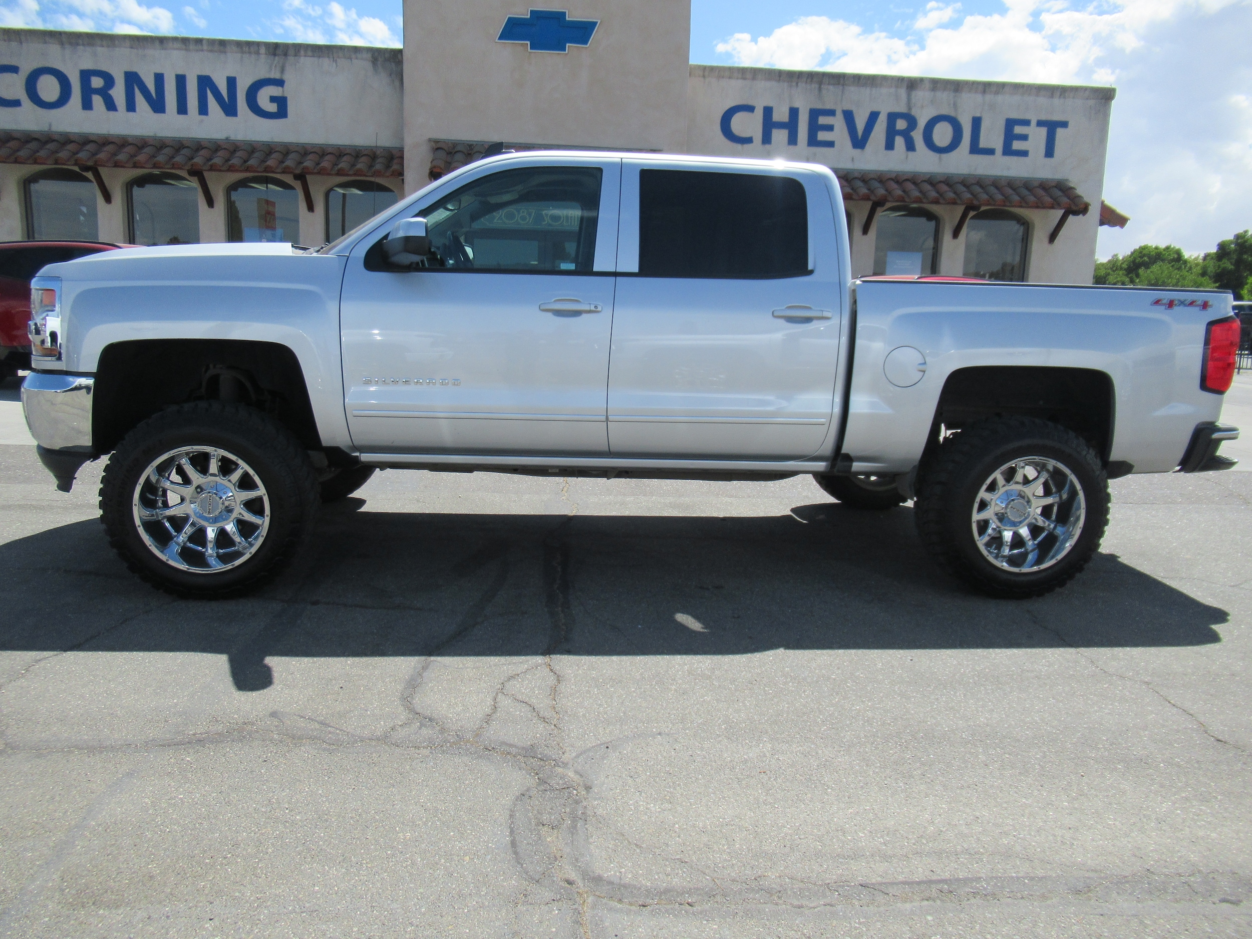 Used 2017 Chevrolet Silverado 1500 LT with VIN 3GCUKREC0HG434851 for sale in Corning, CA