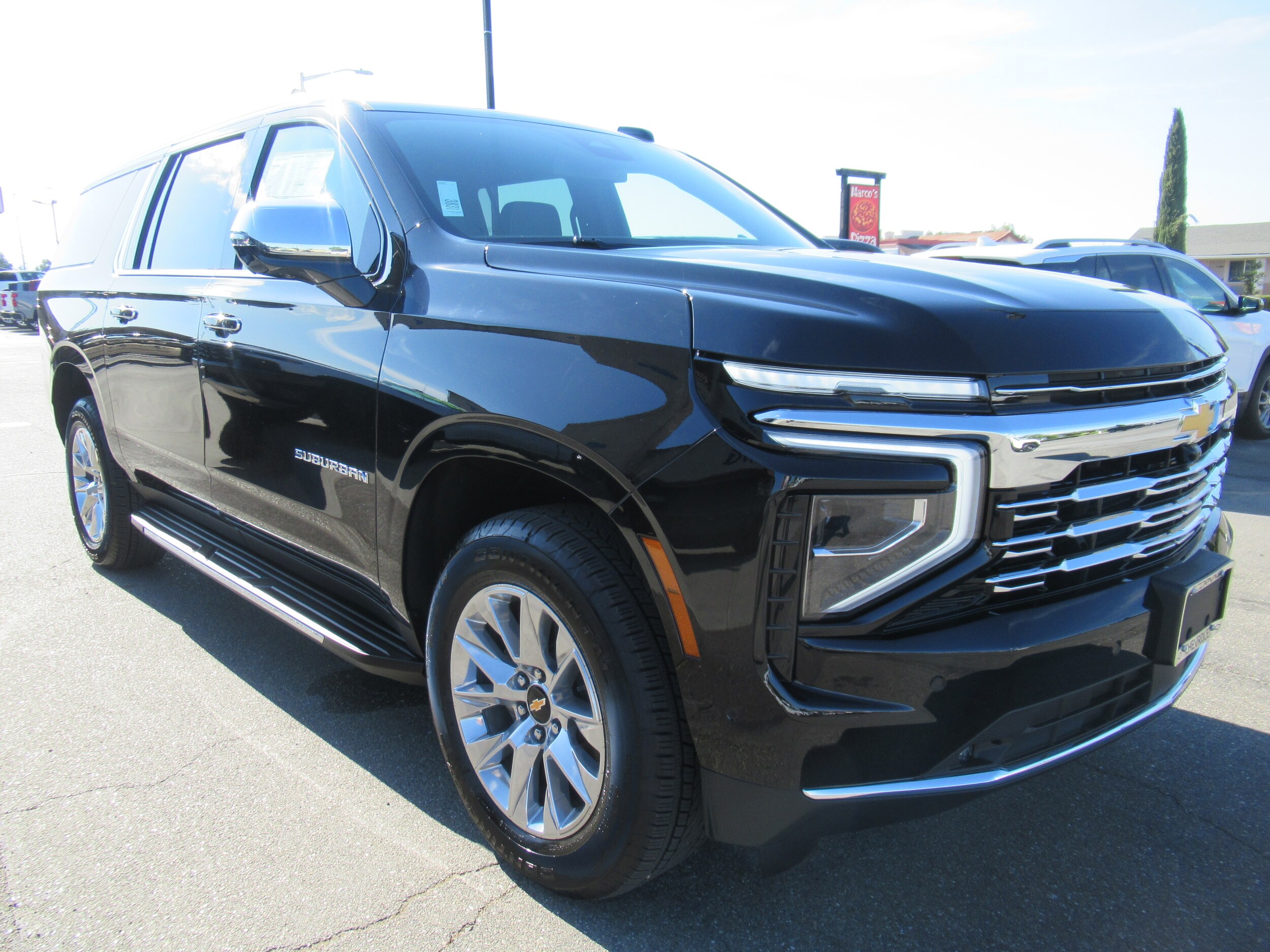 2025 Chevrolet Suburban Premier photo 4