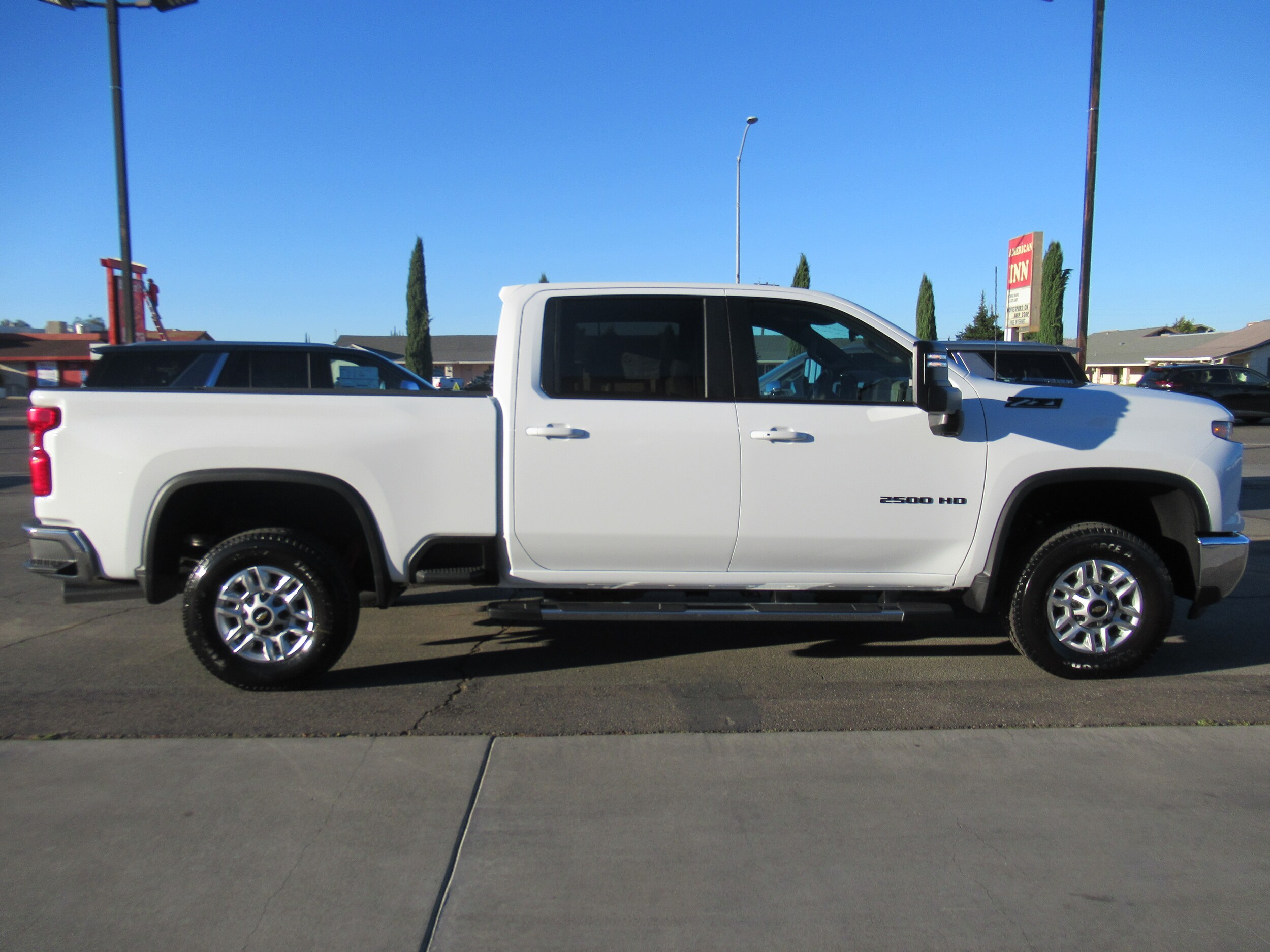 2025 Chevrolet Silverado 2500HD LT photo 3