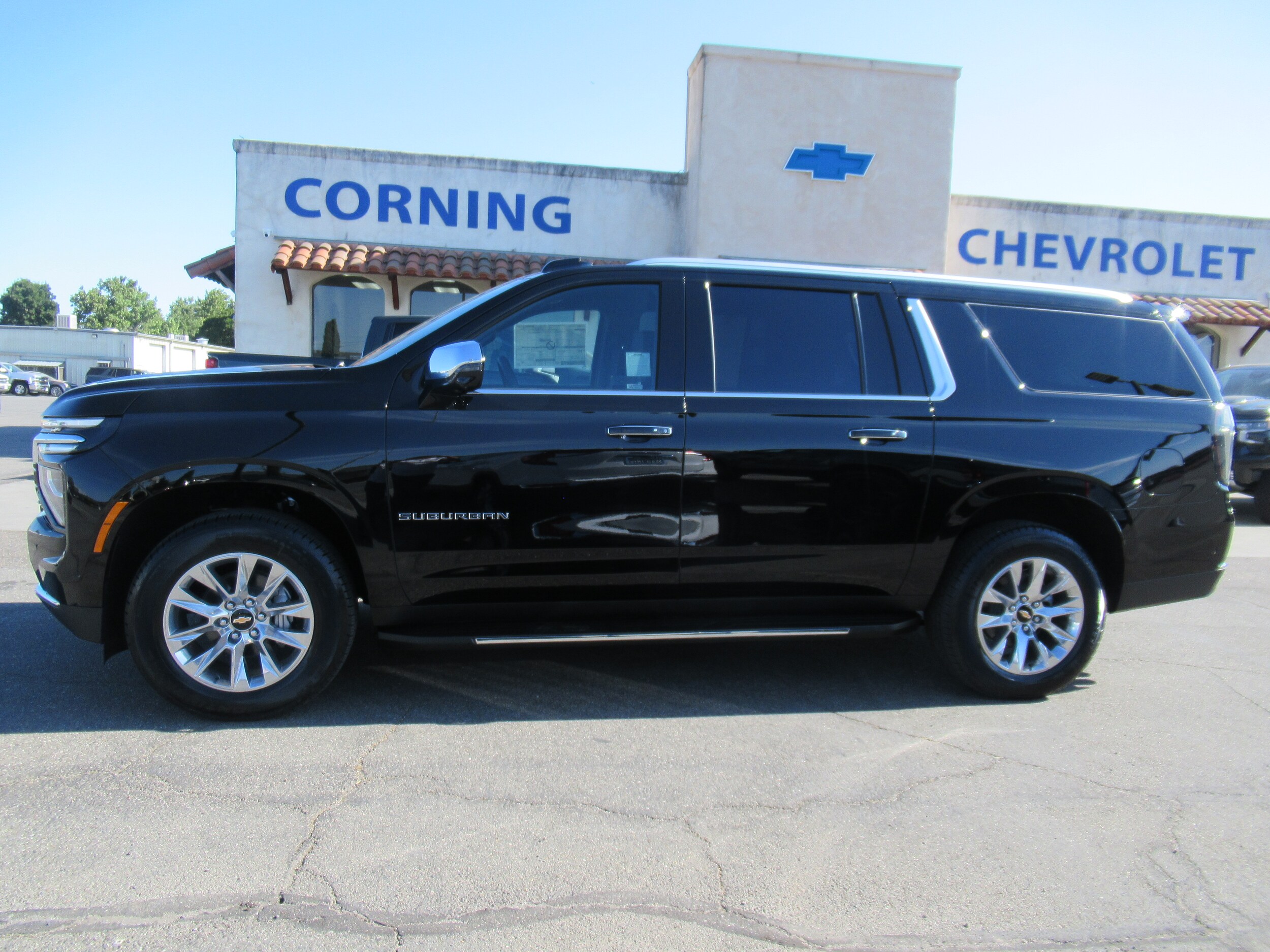 2025 Chevrolet Suburban Premier photo 2