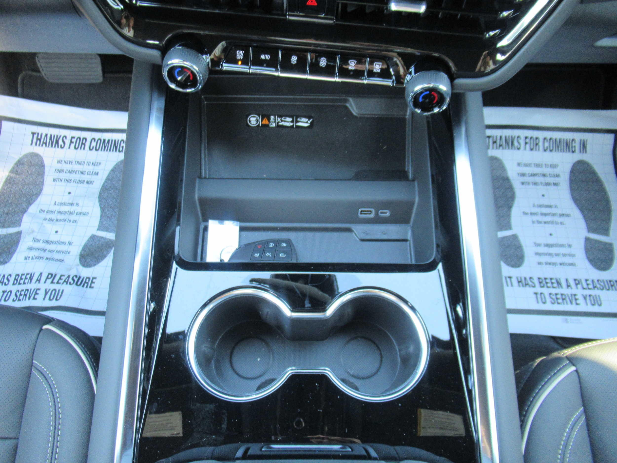 2025 Chevrolet Suburban Premier - Photo 13