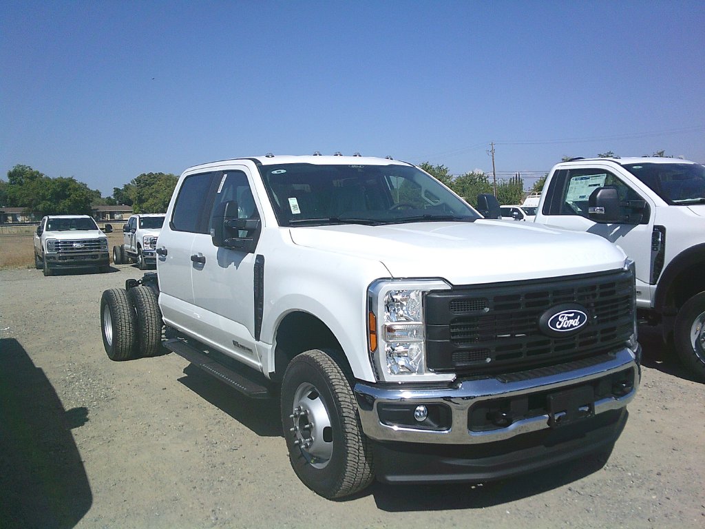 2027 Ford F-350 Chassis XL Truck Crew Cab