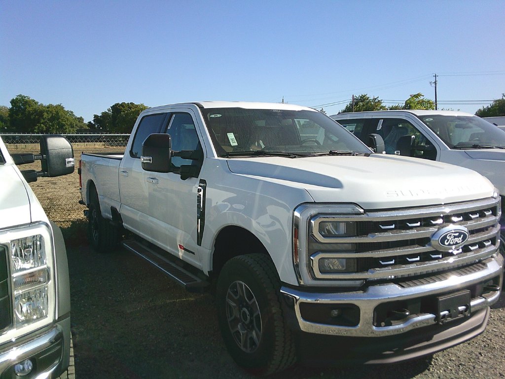 2027 Ford F-250 Lariat Truck Crew Cab