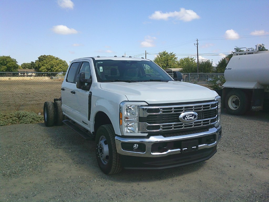 2027 Ford F-350 Chassis XL Truck Crew Cab