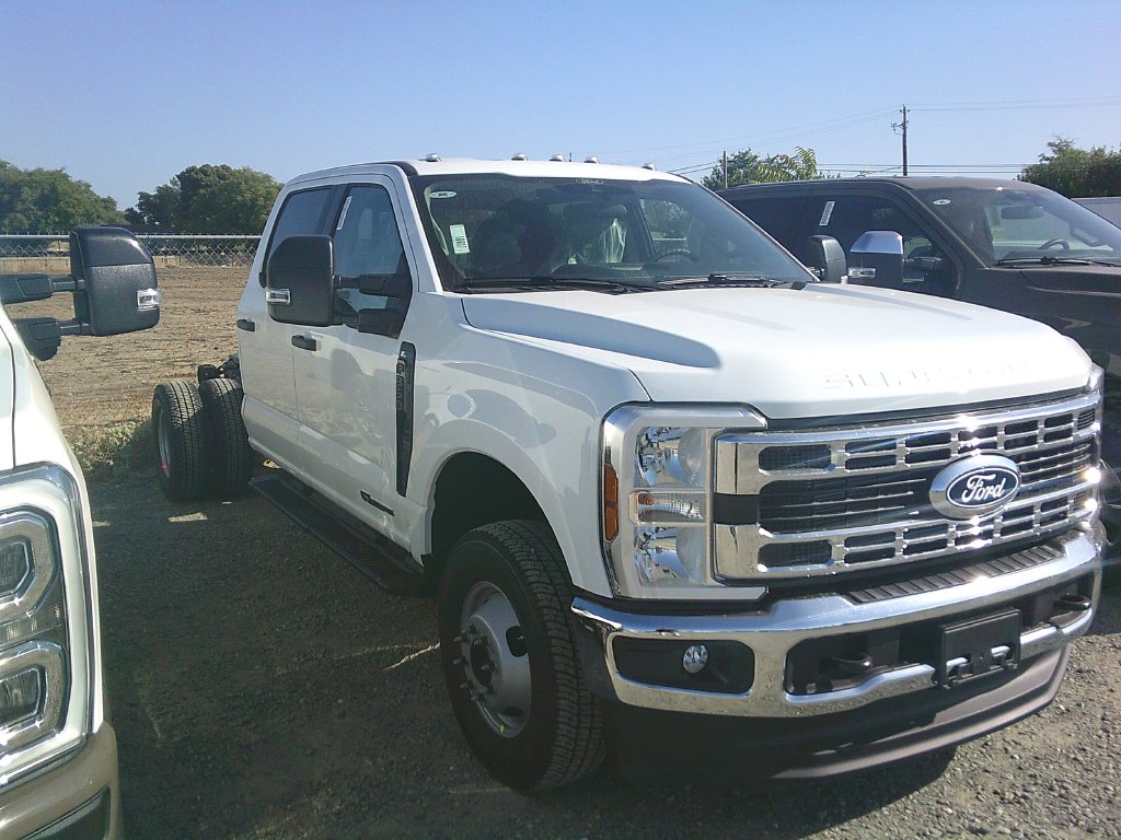 2027 Ford F-350 Chassis XL Truck Crew Cab