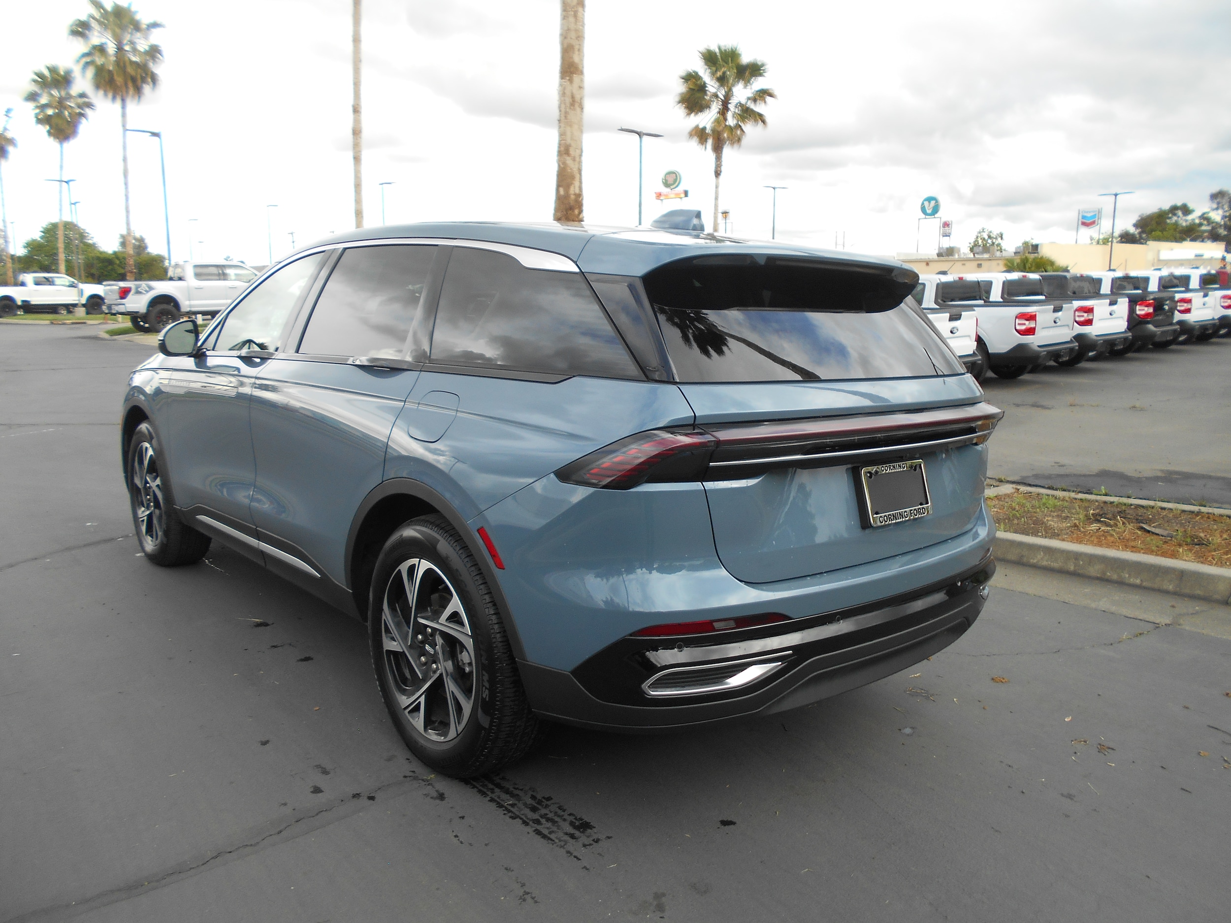 2025 Lincoln Nautilus Premiere II photo 2