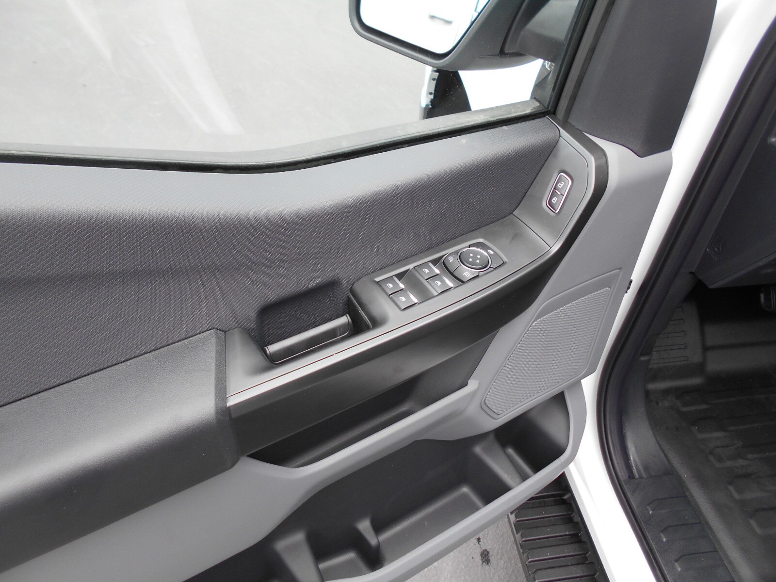 2025 Ford F-150 XL photo 4