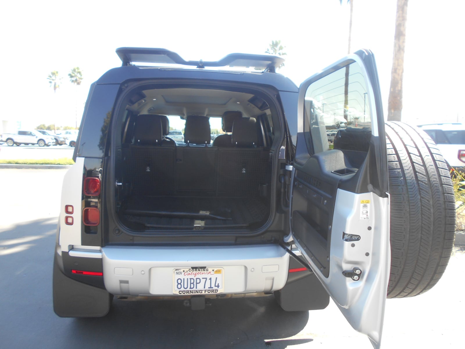 2020 Land Rover Defender Leather photo 5