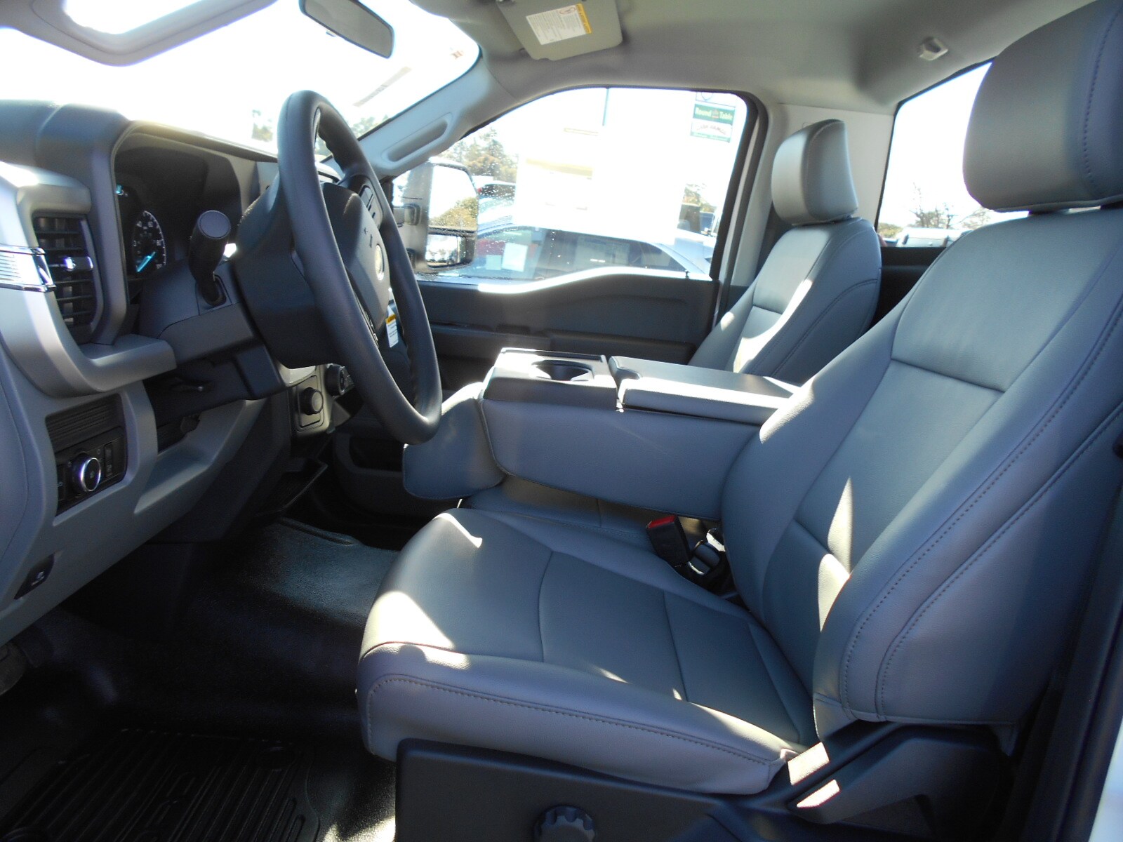 2025 Ford F-250 XL photo 4