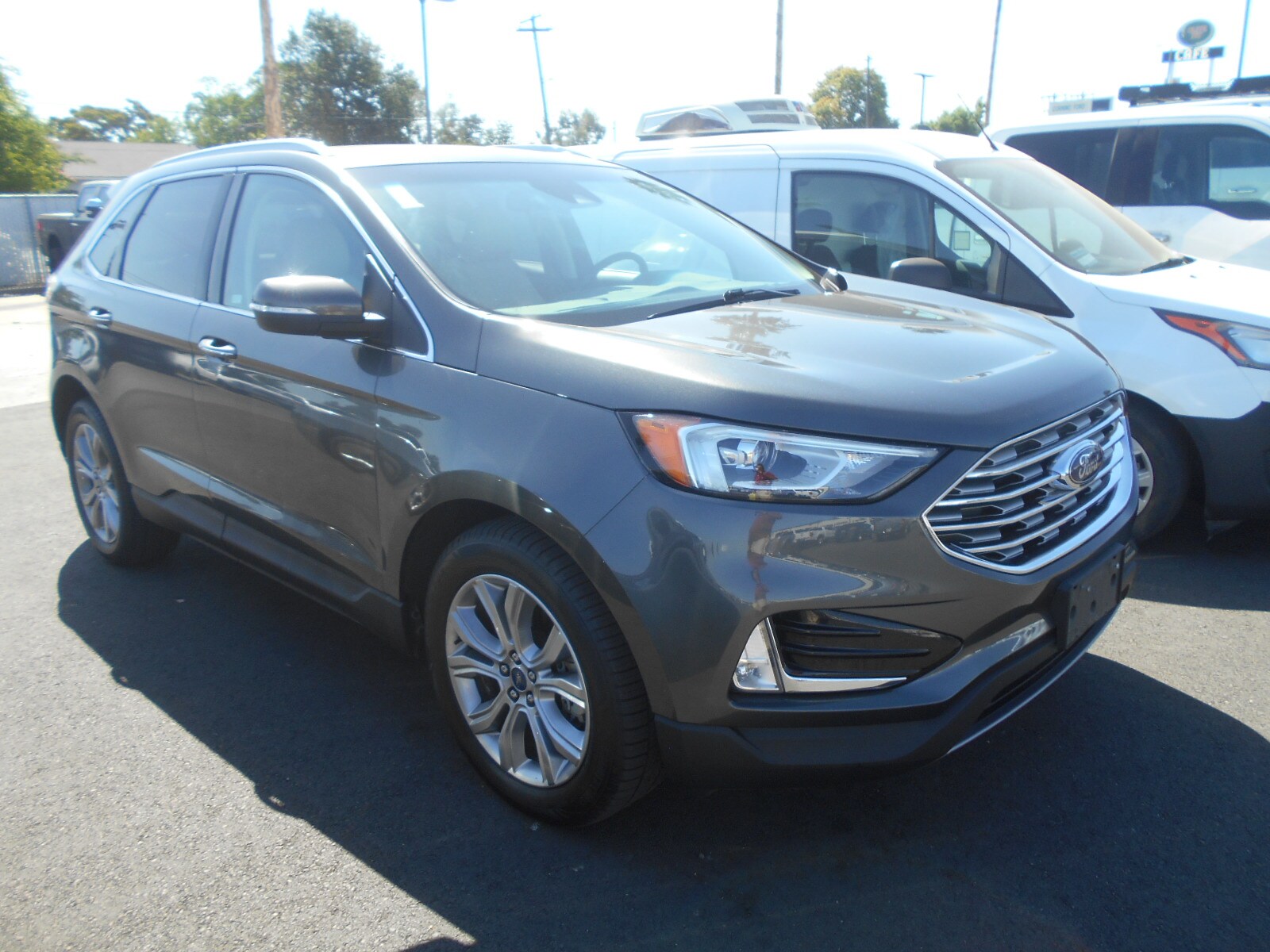 2019 Ford Edge Titanium photo 3