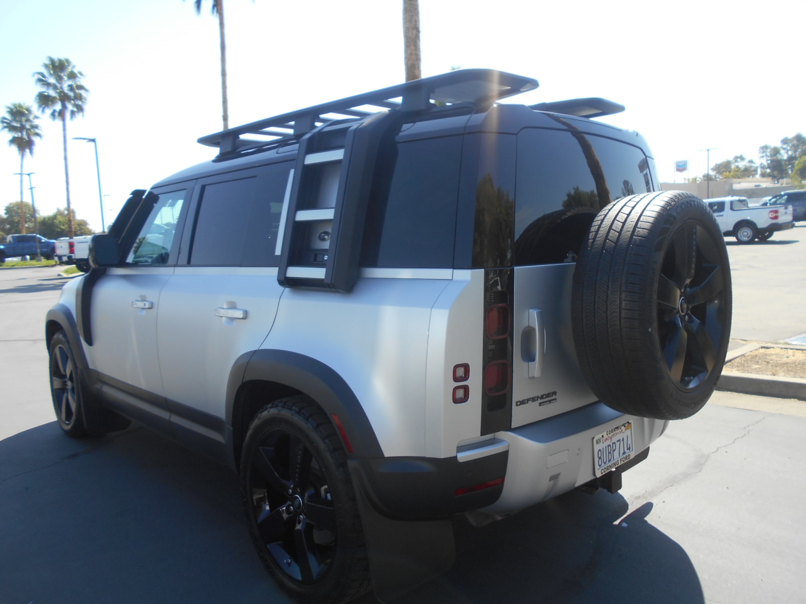 2020 Land Rover Defender Leather photo 3