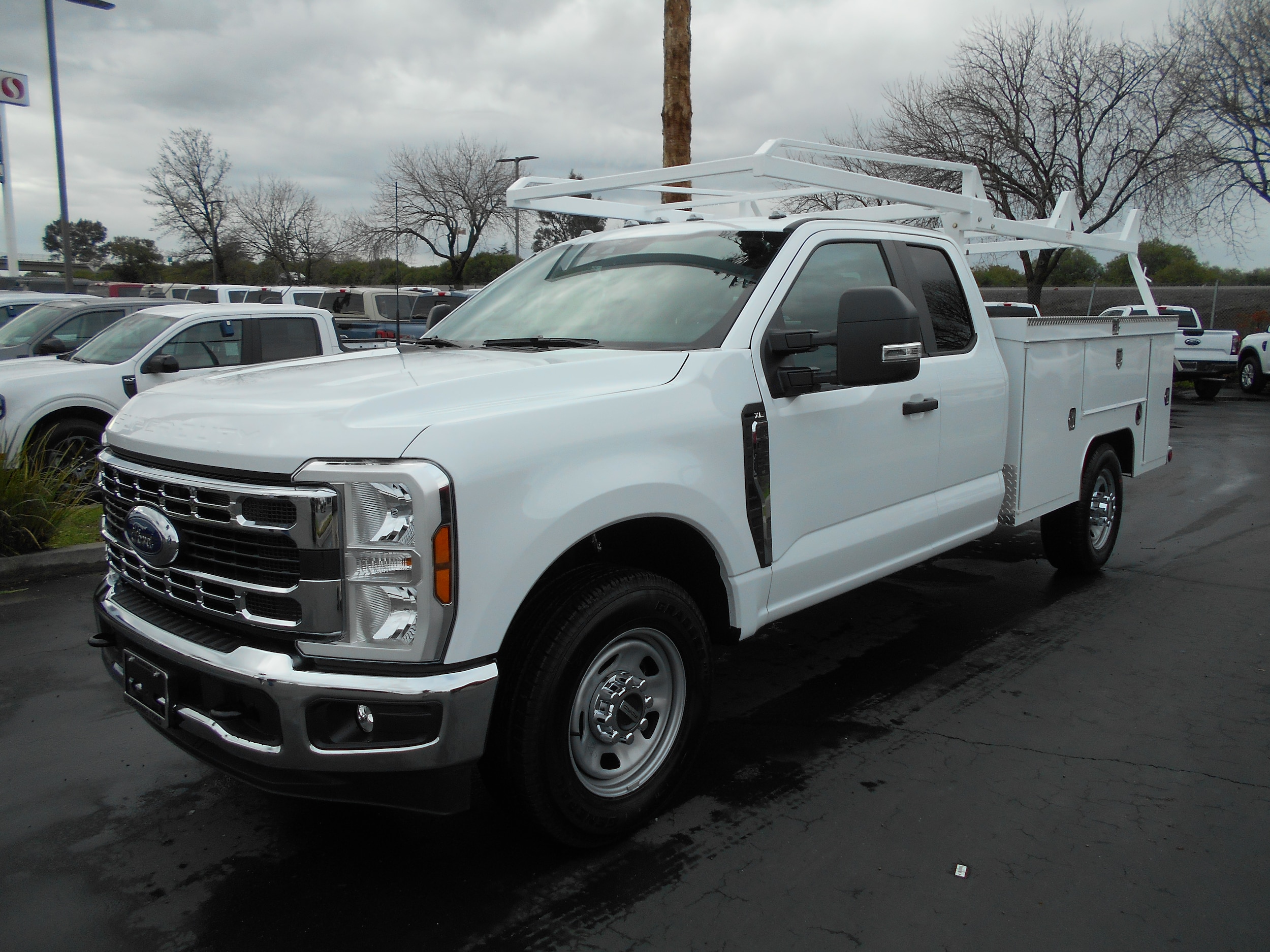 2026 Ford F-350 Super Duty Chassis Cab XL's photo
