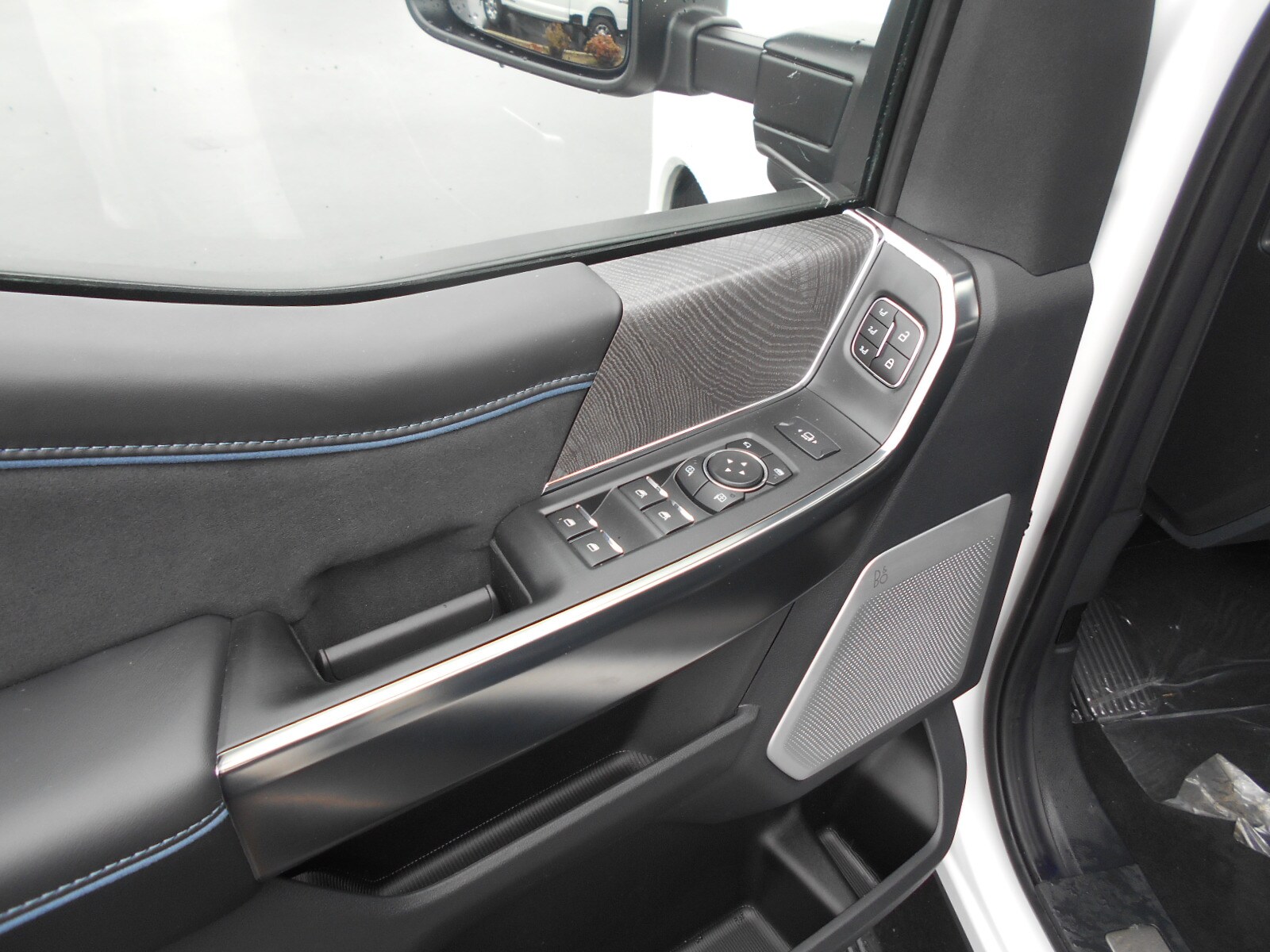 2025 Ford F-250 Platinum photo 4