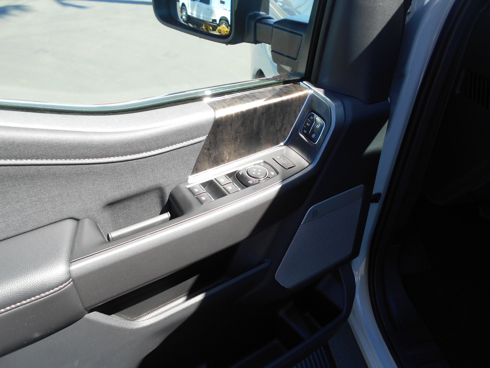 2025 Ford F-250 Lariat photo 4