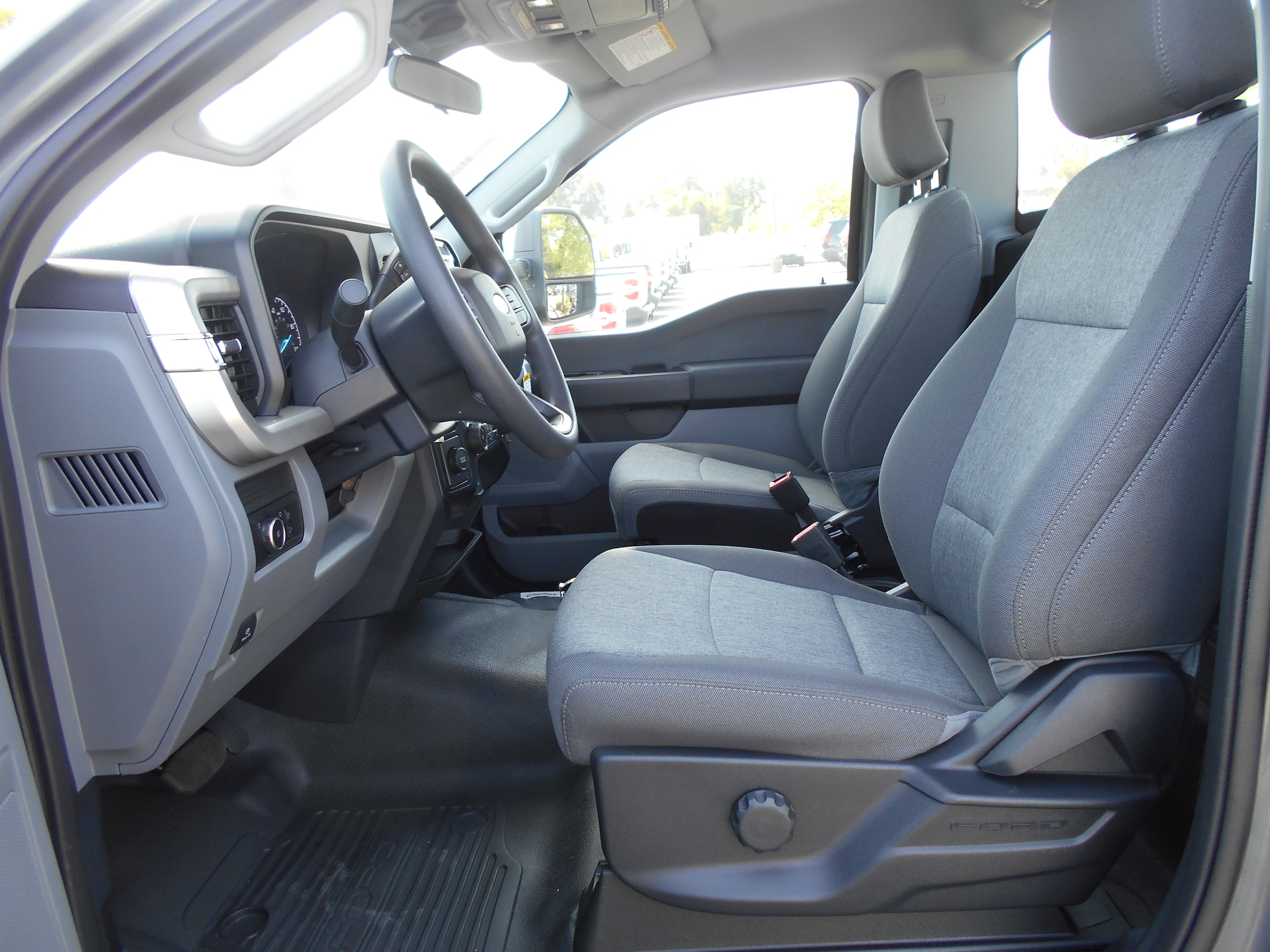 2025 Ford F-600 Chassis Cloth photo 4