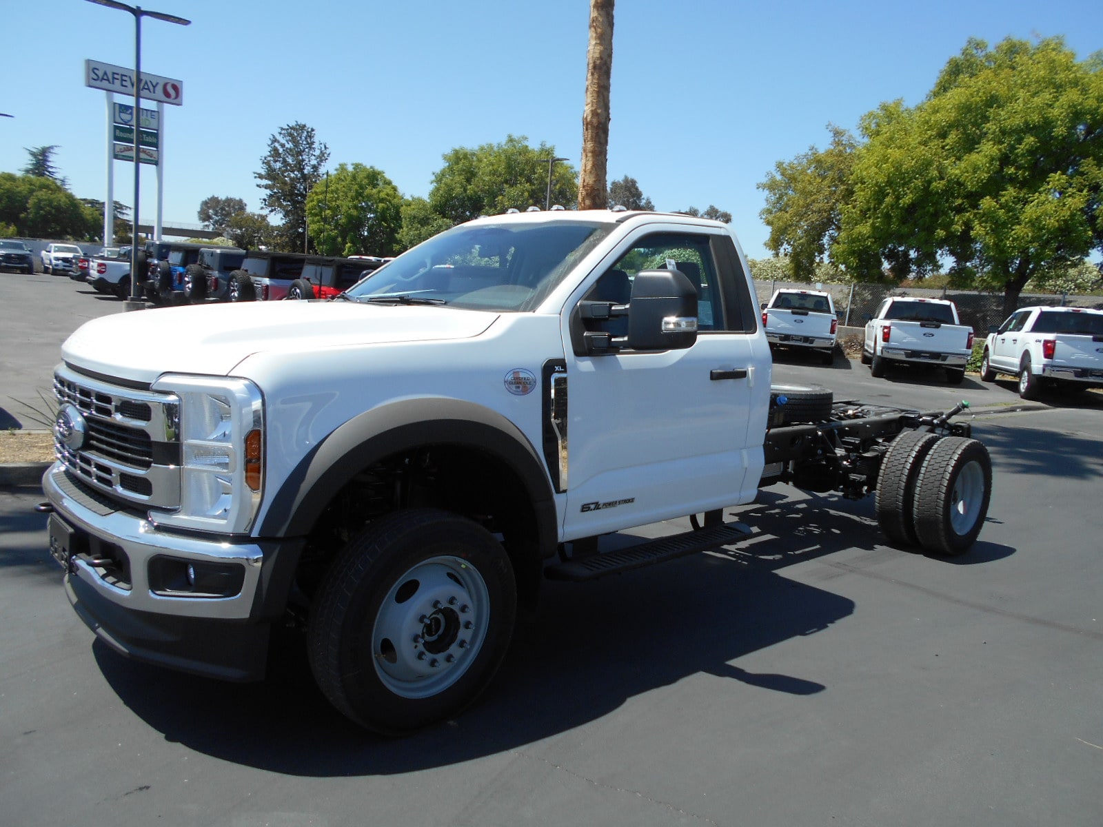 2025 Ford F-550 Super Duty Chassis Cab XL's photo