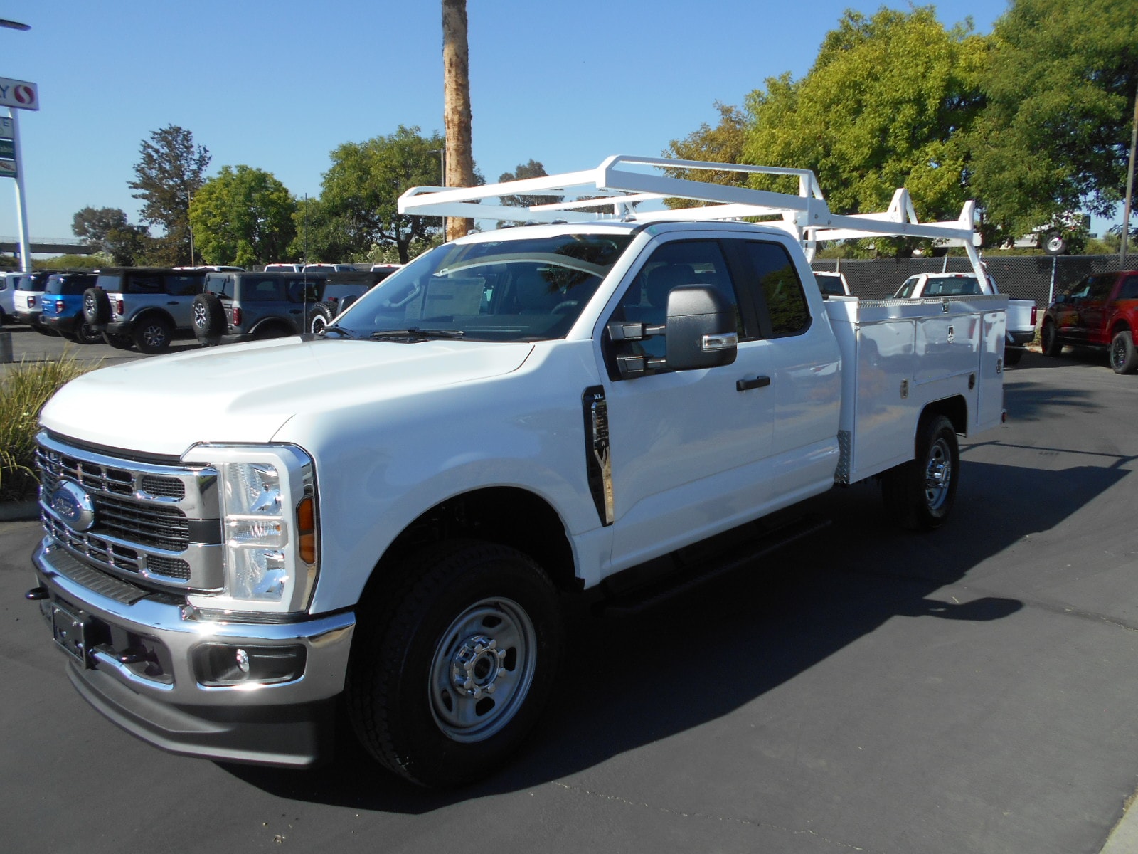 2025 Ford F-350 Super Duty Chassis Cab XL's photo