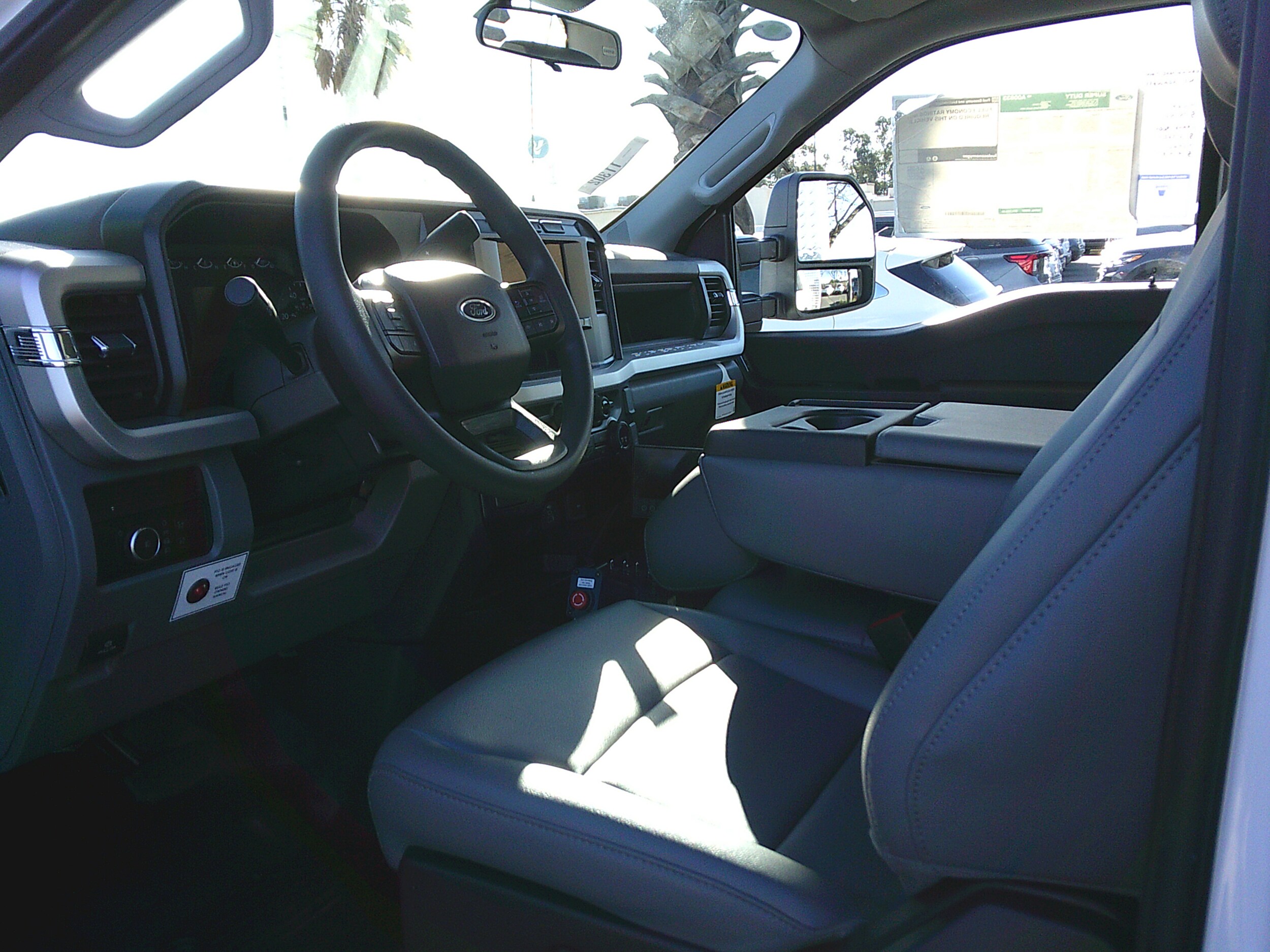 2024 Ford F-600 photo 2