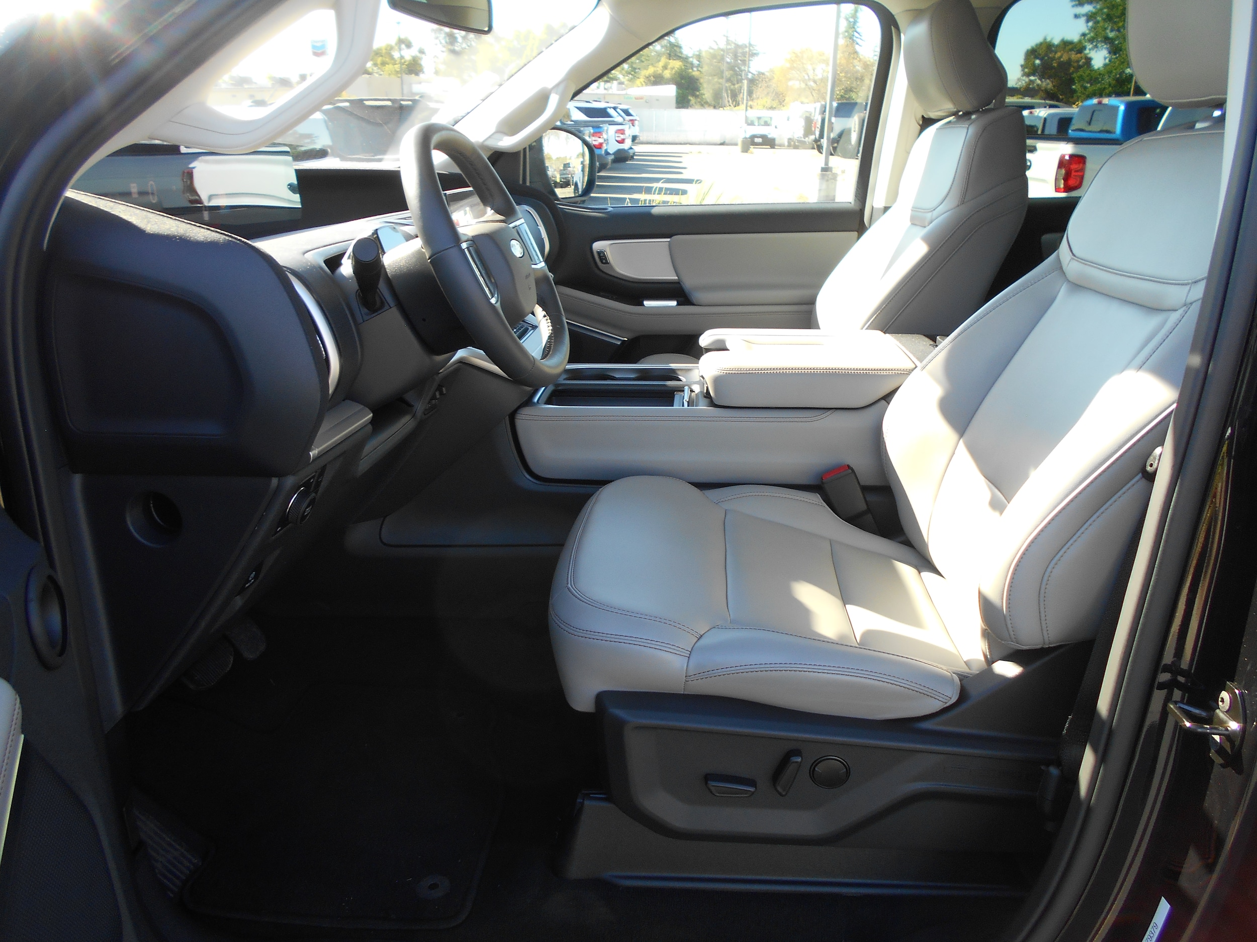 2025 Ford Expedition Leather photo 6
