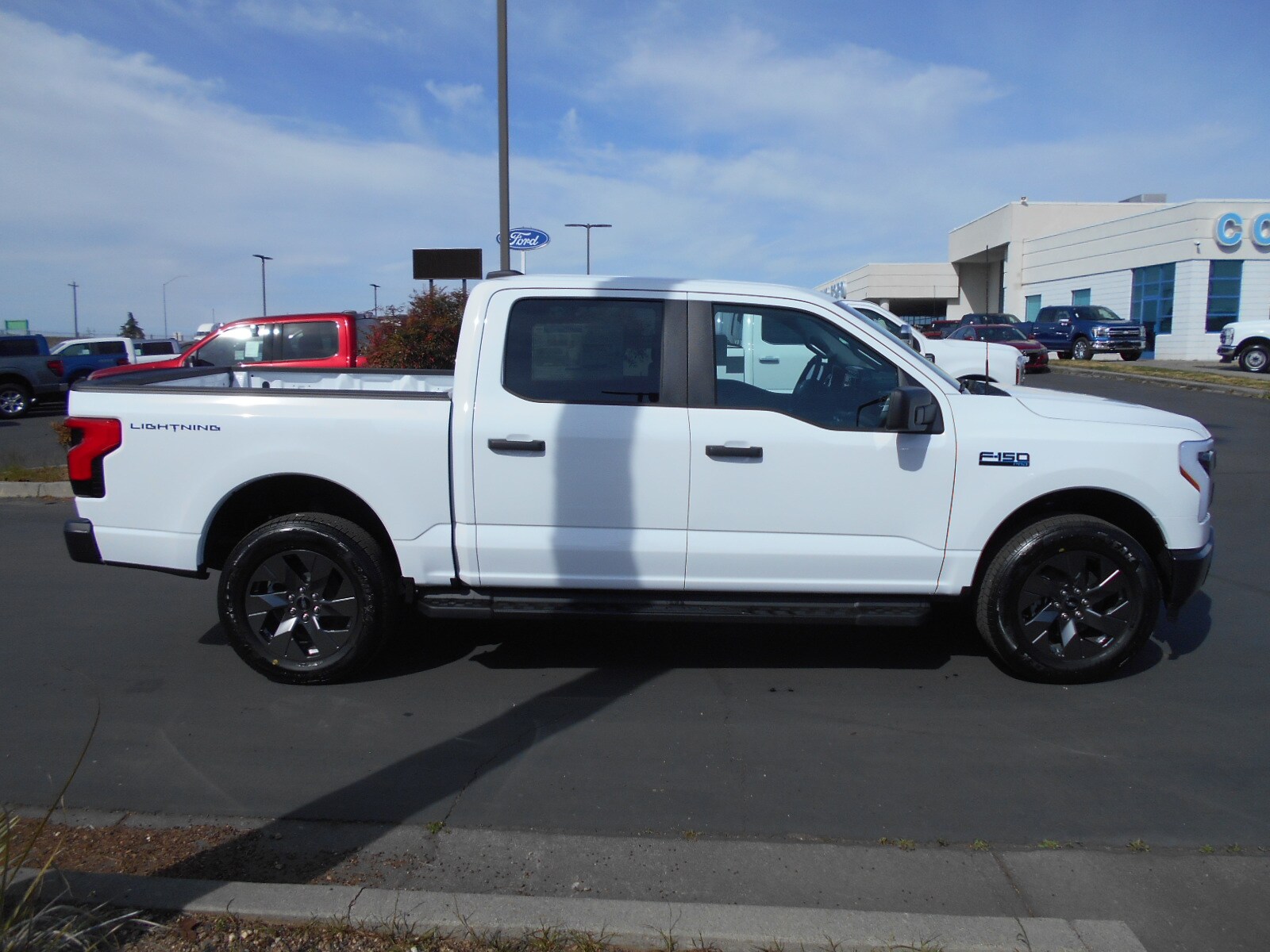 2024 Ford F-150 Lightning photo 2